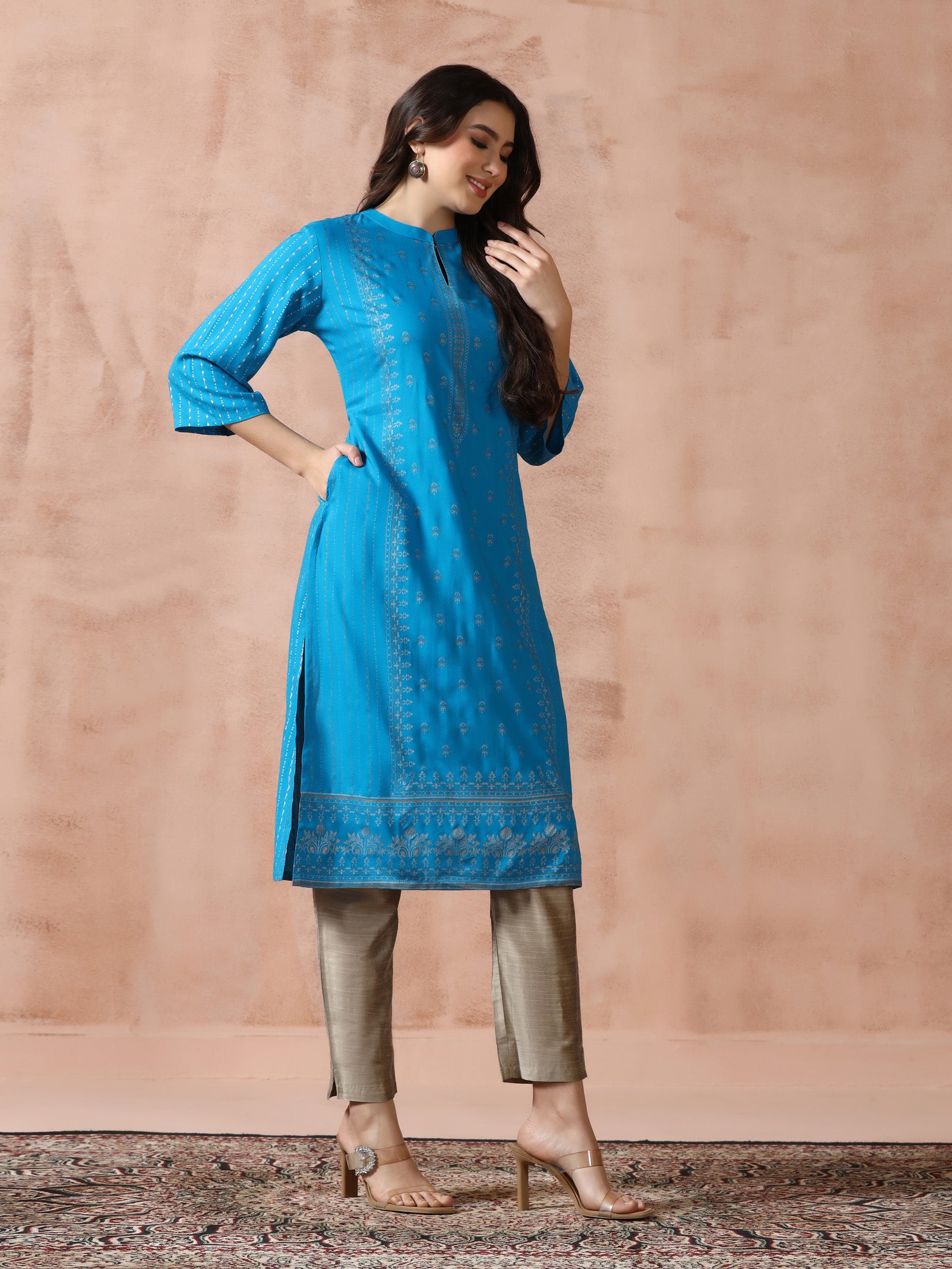 Women Liva Rayon Blue Placement Print Kurta