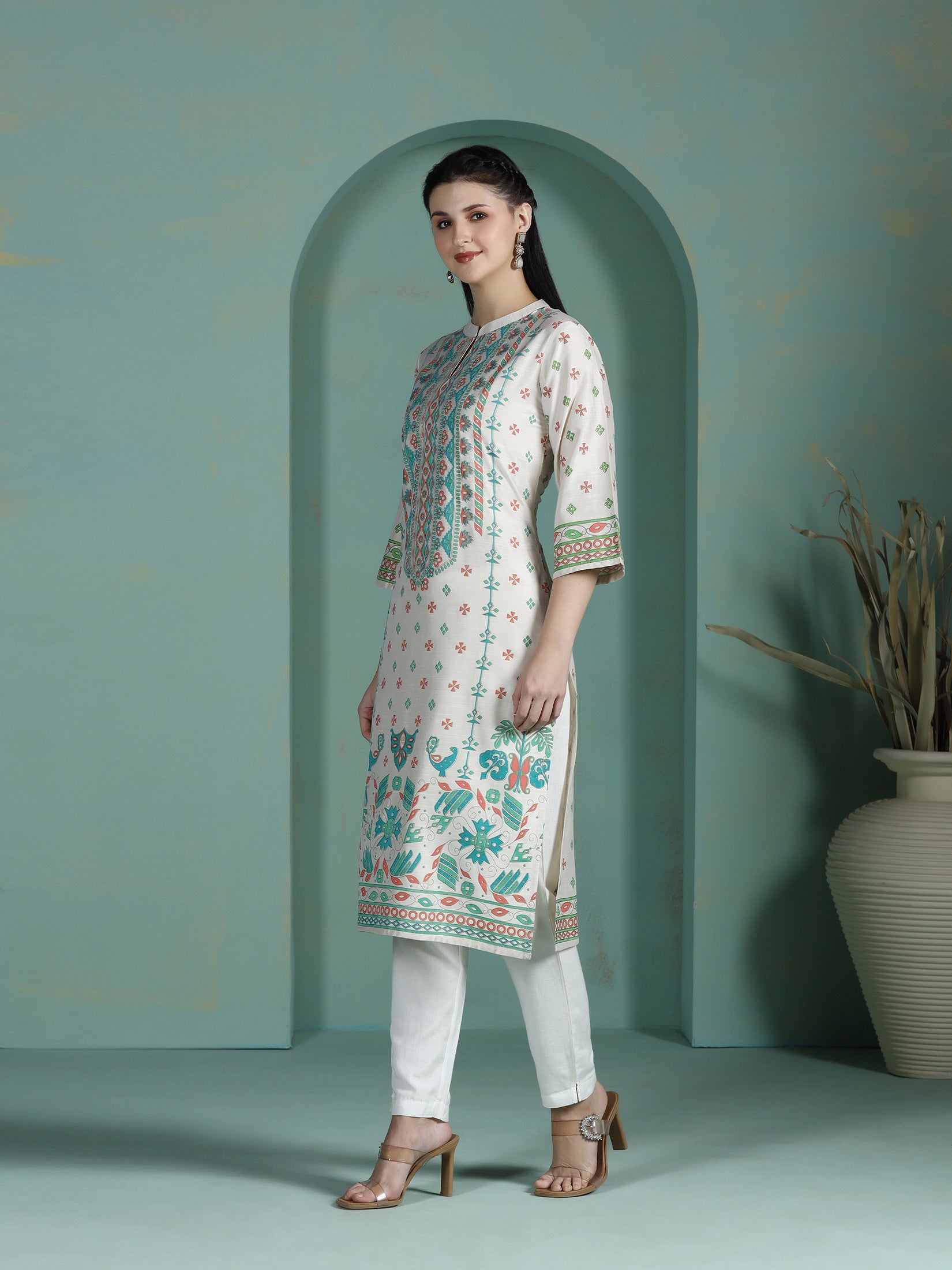 Women Liva Cream Placement Print Kurta