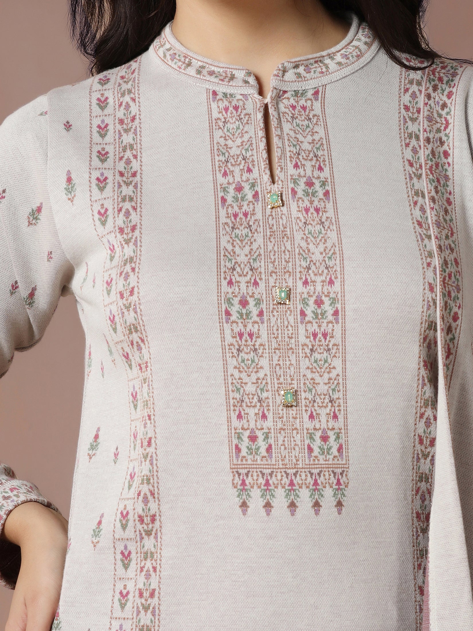 25623OFFWHITE_closer