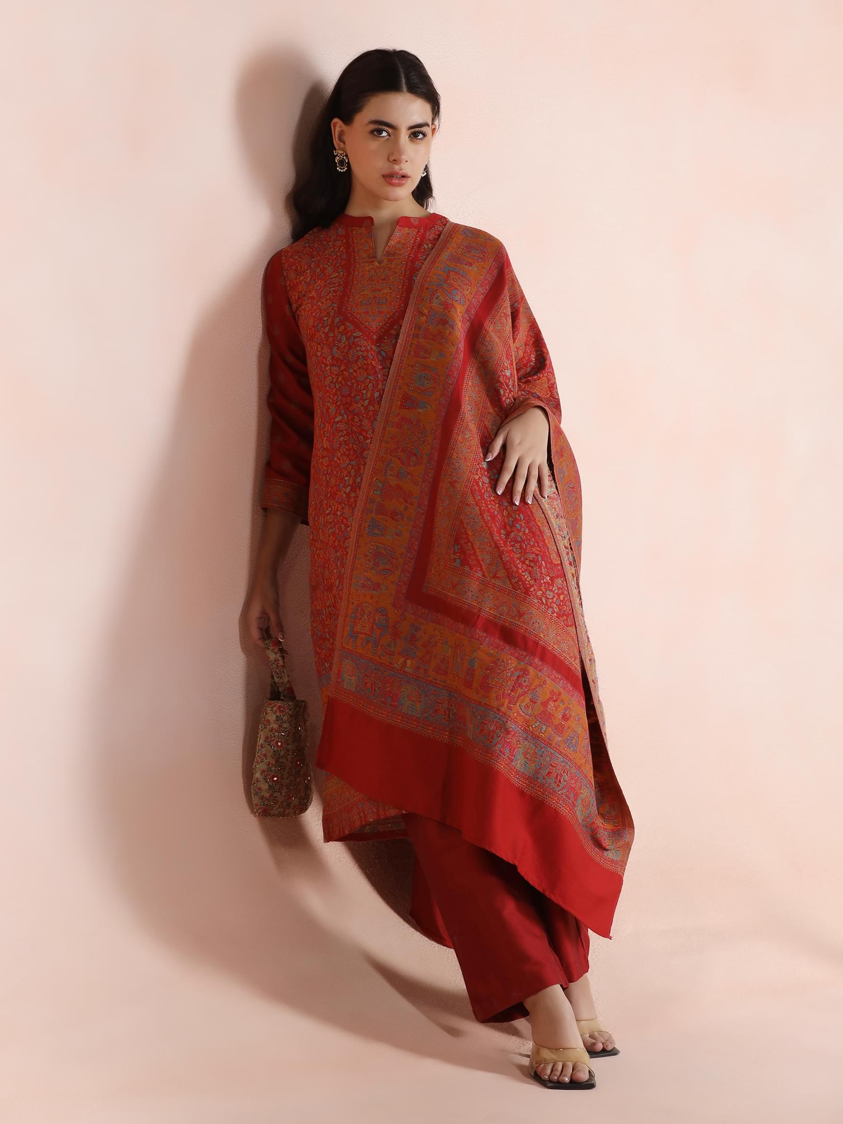 25763RED_detail2