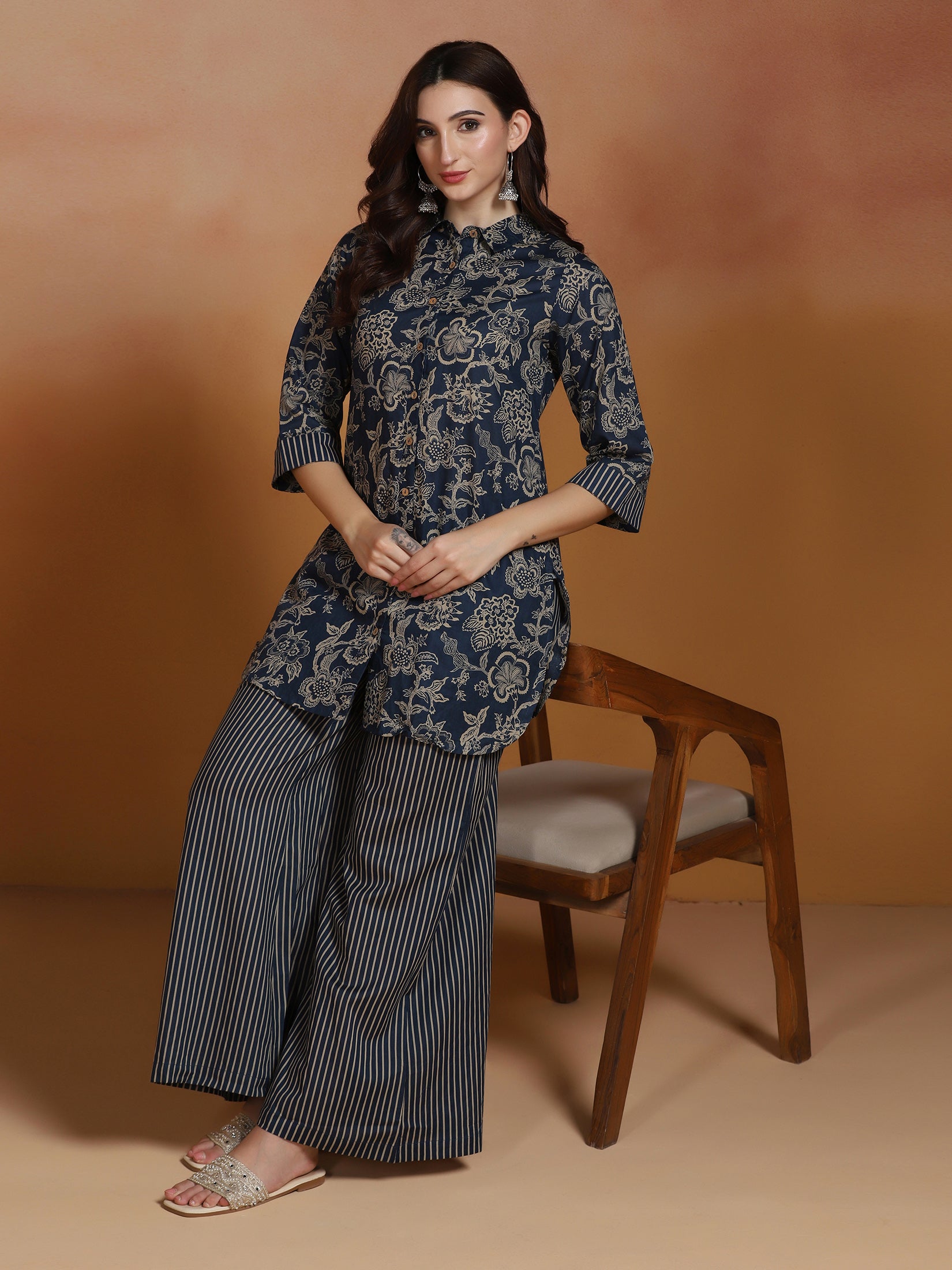 Women Cambric Indigo Printed Kurta With Wide Leg Pant
