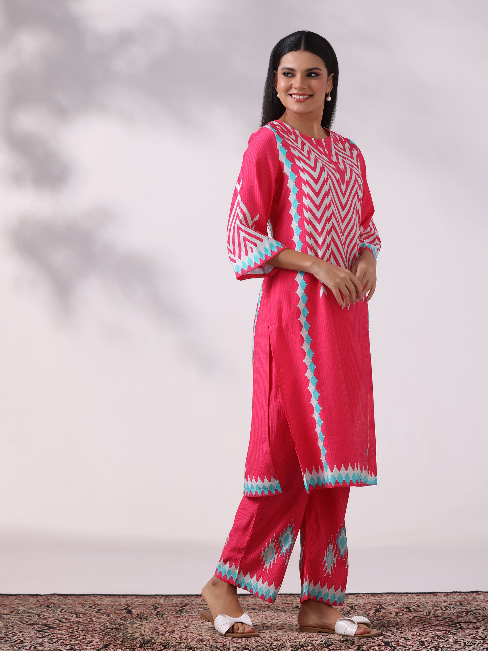 Women Viscose Pink Geometric Print Kurta With Comfort Pant