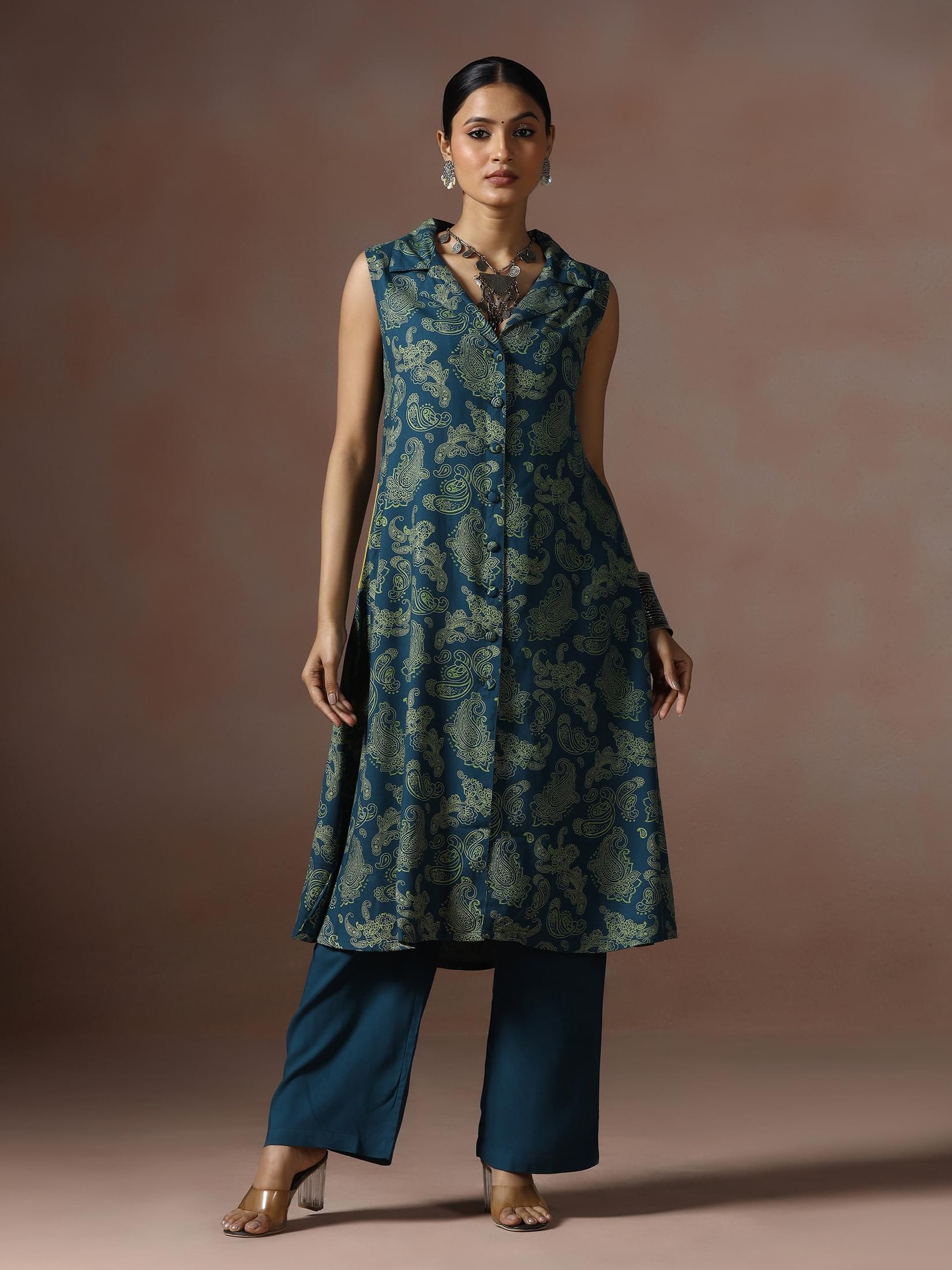 Women Liva Teal Paisley Print Kurta With Comfort Pant.