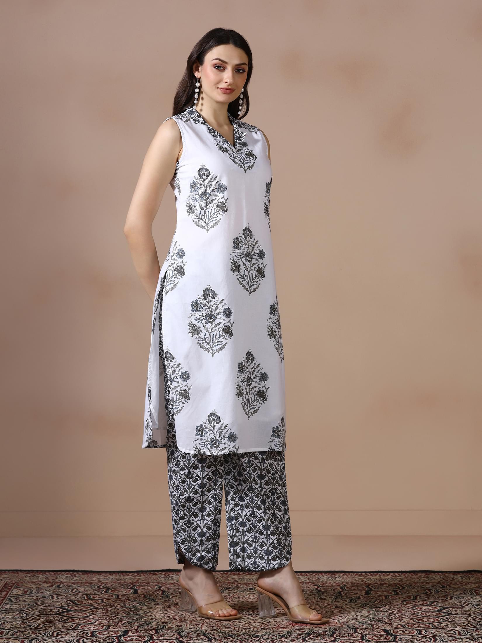 Women Cotton White Printed Kurta With Comfort Pant.
