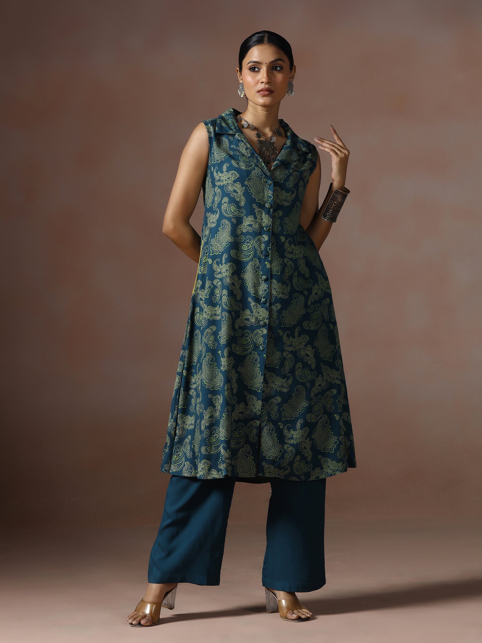 Women Liva Teal Paisley Print Kurta With Comfort Pant