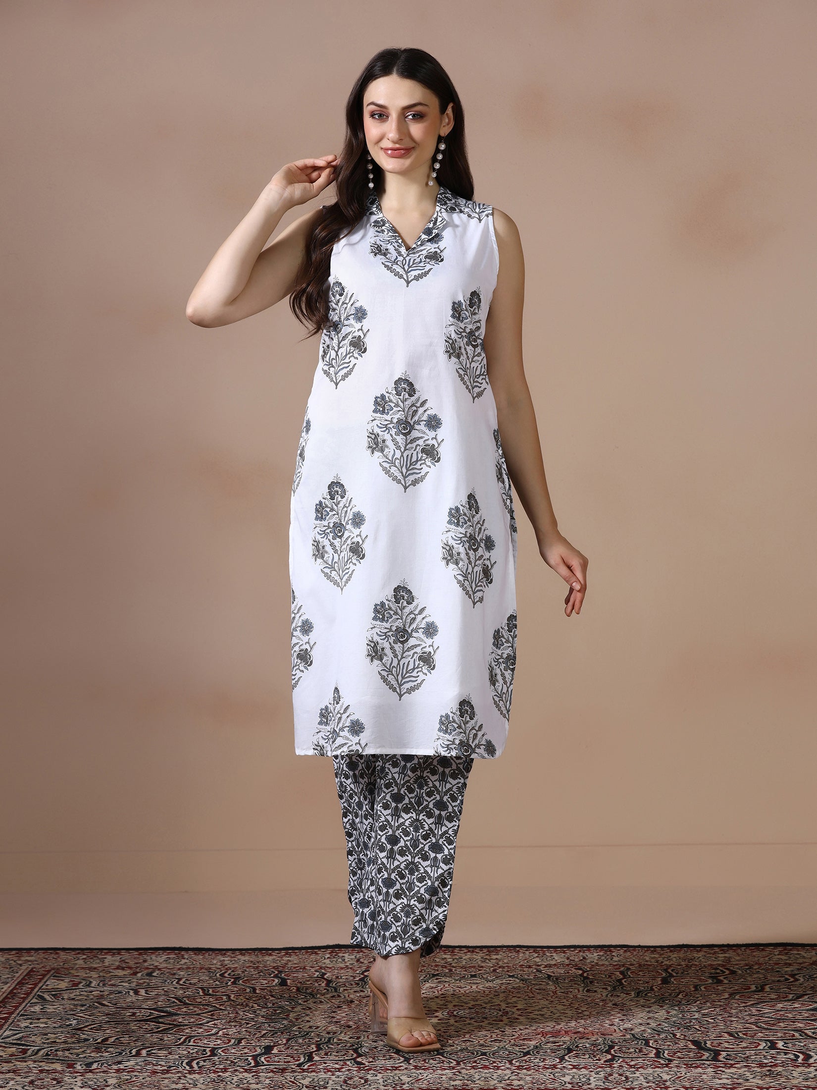 Women Cotton White Printed Kurta With Comfort Pant