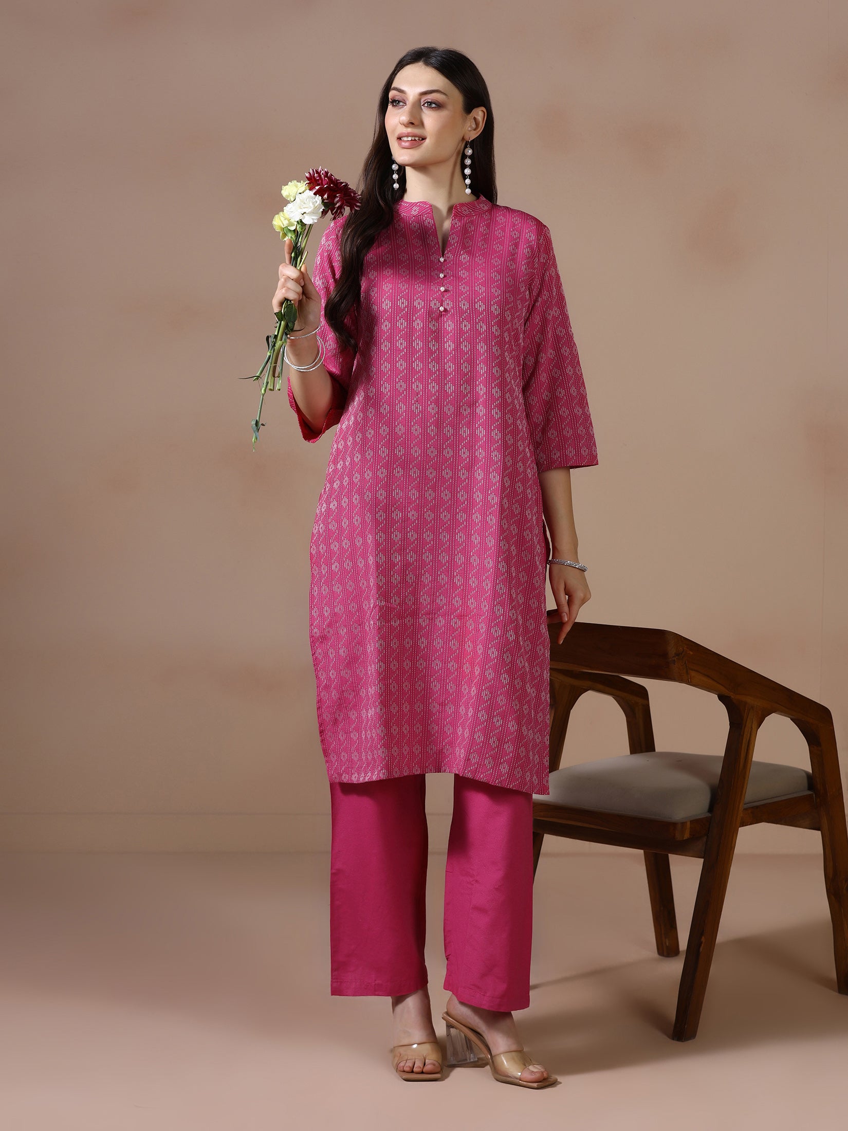 Women Poly Cotton Pink Yarn Dyed Kurta With Comfort Pant