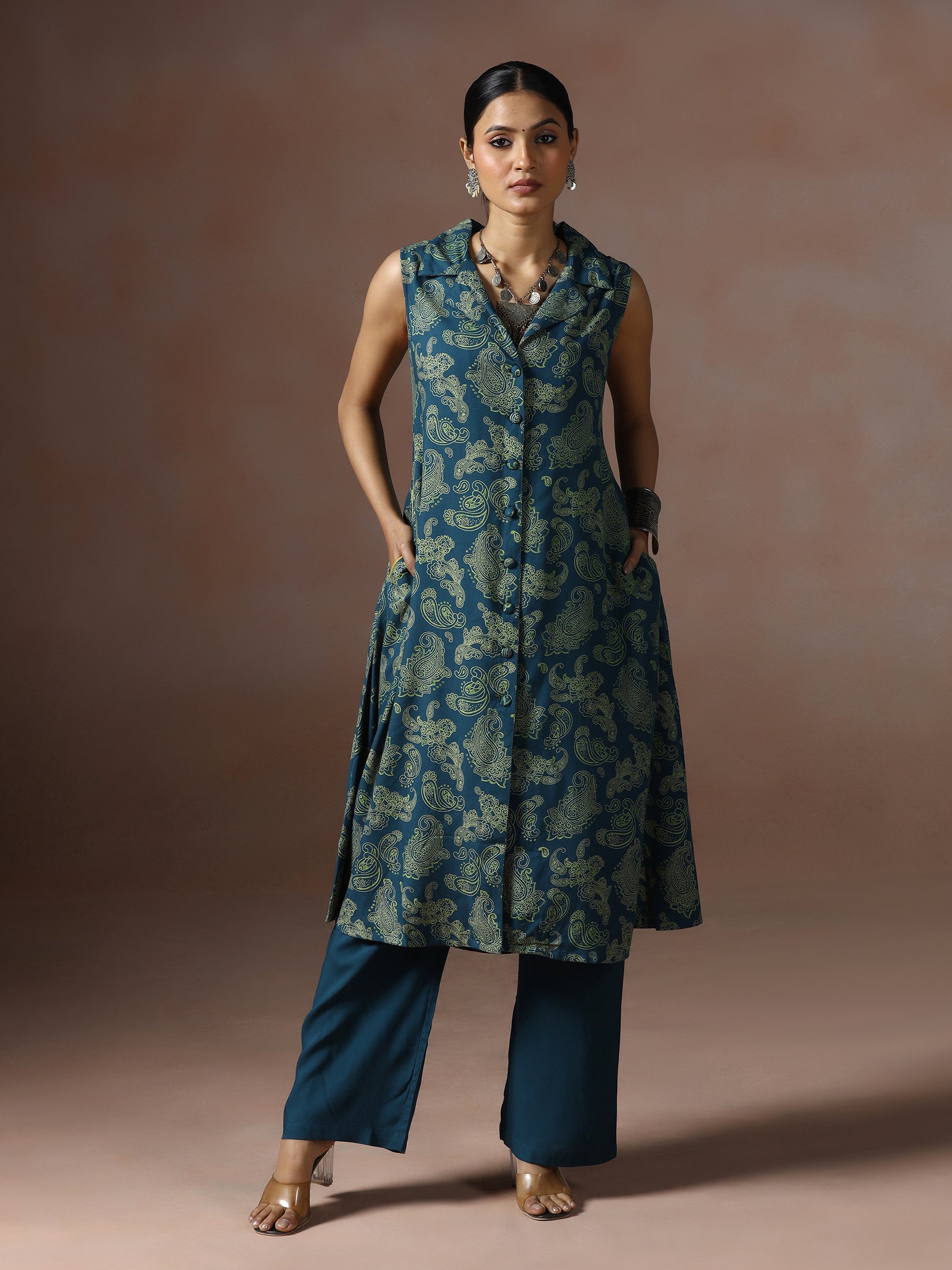 Women Liva Teal Paisley Print Kurta With Comfort Pant