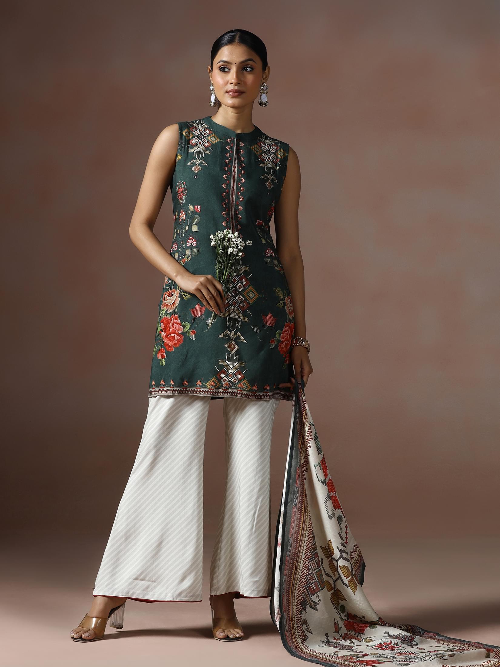 Women Liva Green Geometric Print Kurta Bell Bottom Dupatta.