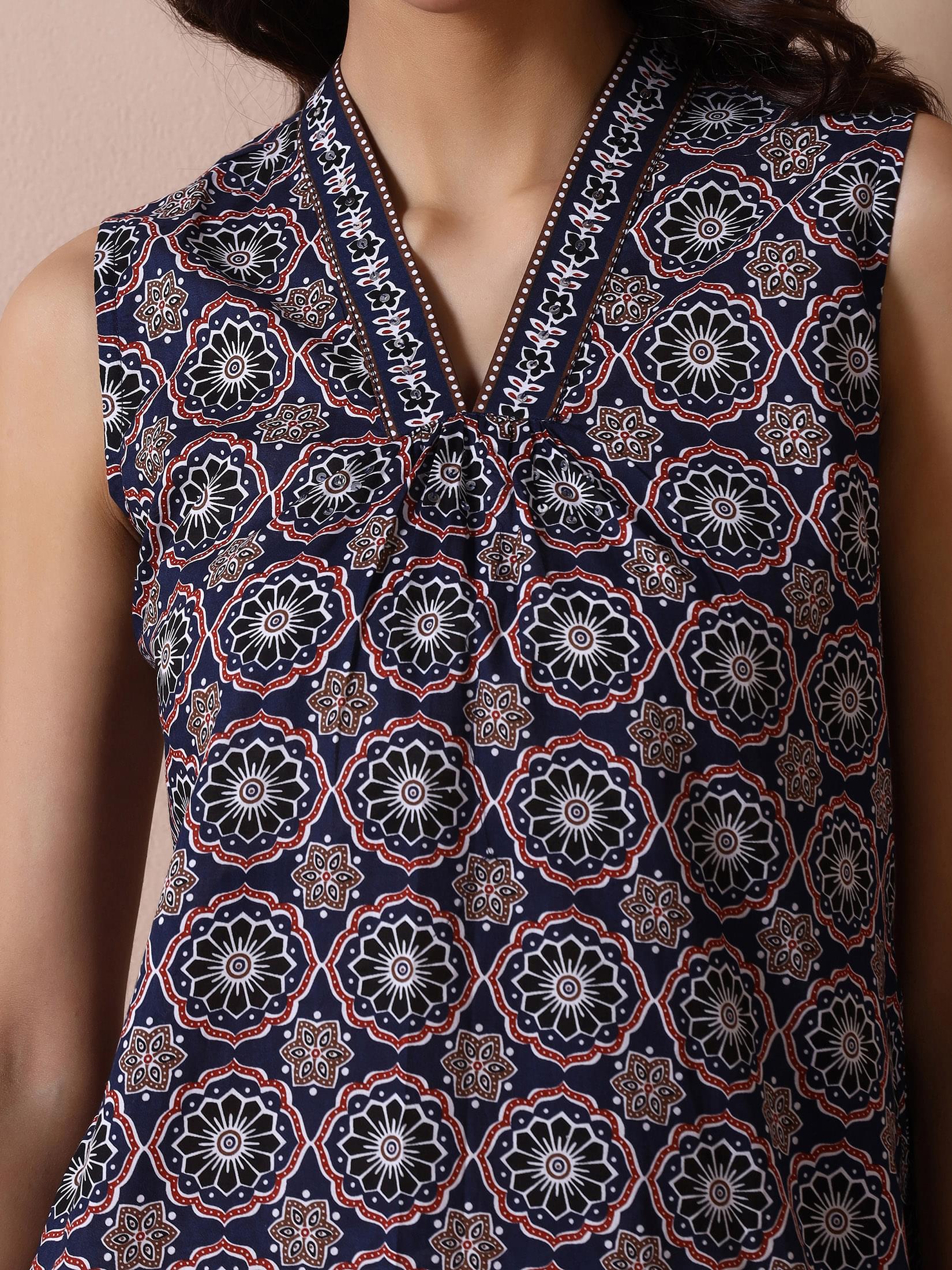 Women Cotton Navy Blue Printed Tunic.