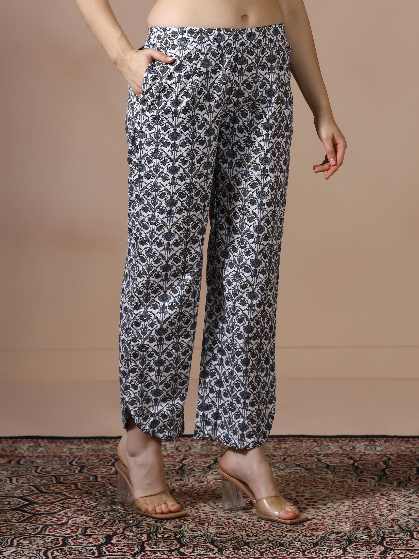 Women Cotton White Printed Kurta With Comfort Pant