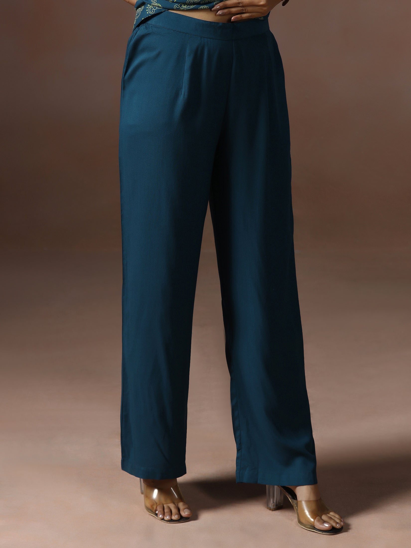 Women Liva Teal Paisley Print Kurta With Comfort Pant