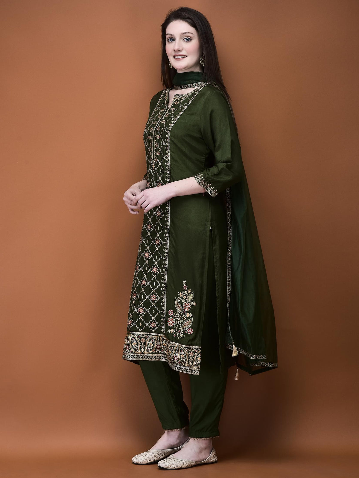 Women Muslin Olive Embroidered Kurta Comfort Pant Dupatta.