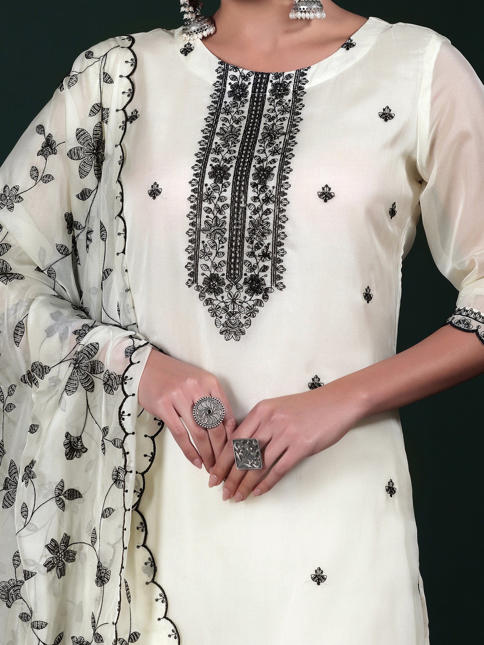 SIDH-244-BOFFWHITE_closer