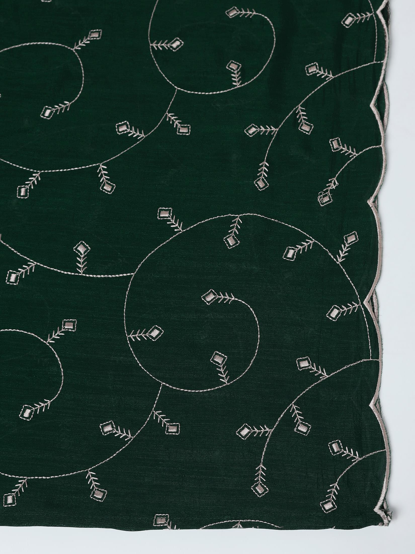 Women Silk Blend Green Embroidered Kurta Comfort Pant With Dupatta.
