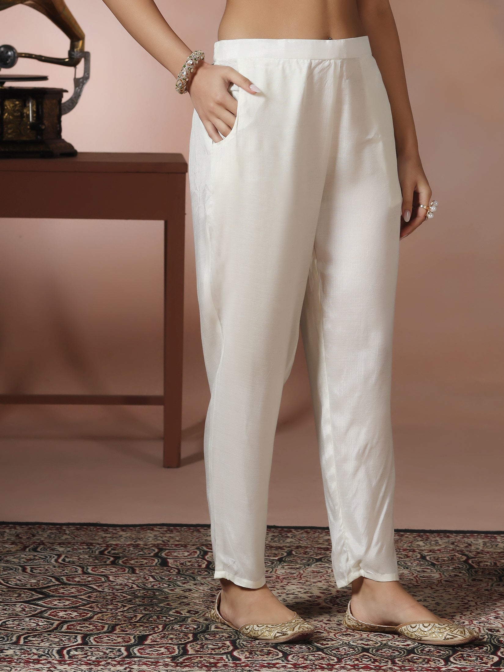 SWF-7683WHITE_bottom