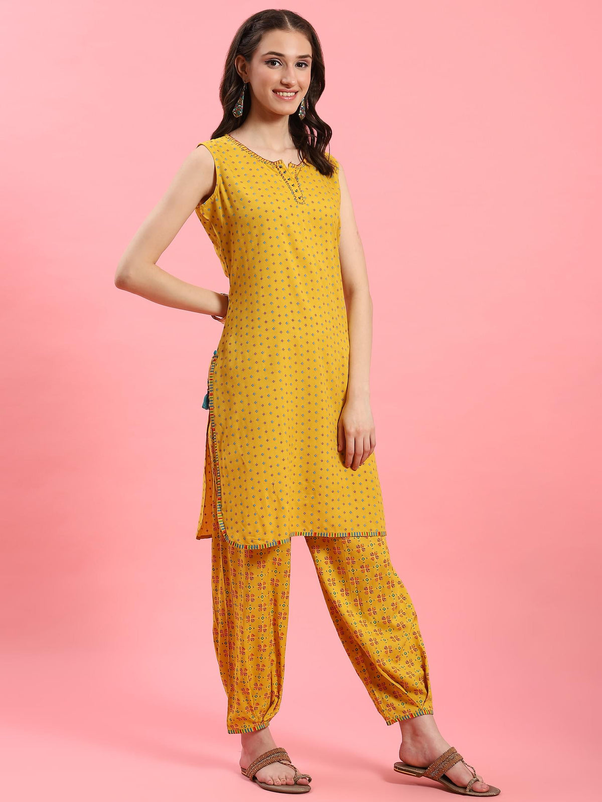 Women Yellow Geometric Printed Kurta With Harem Pant.
