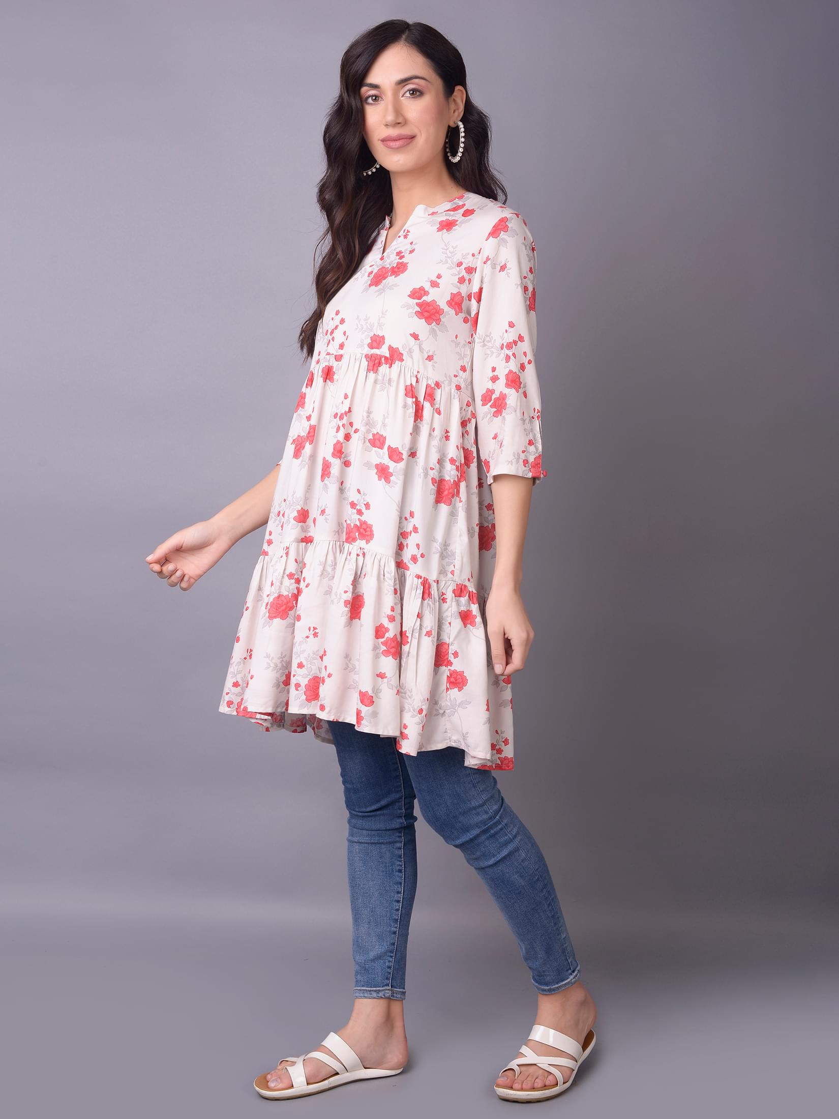 Women Red Floral Printed Kurti.