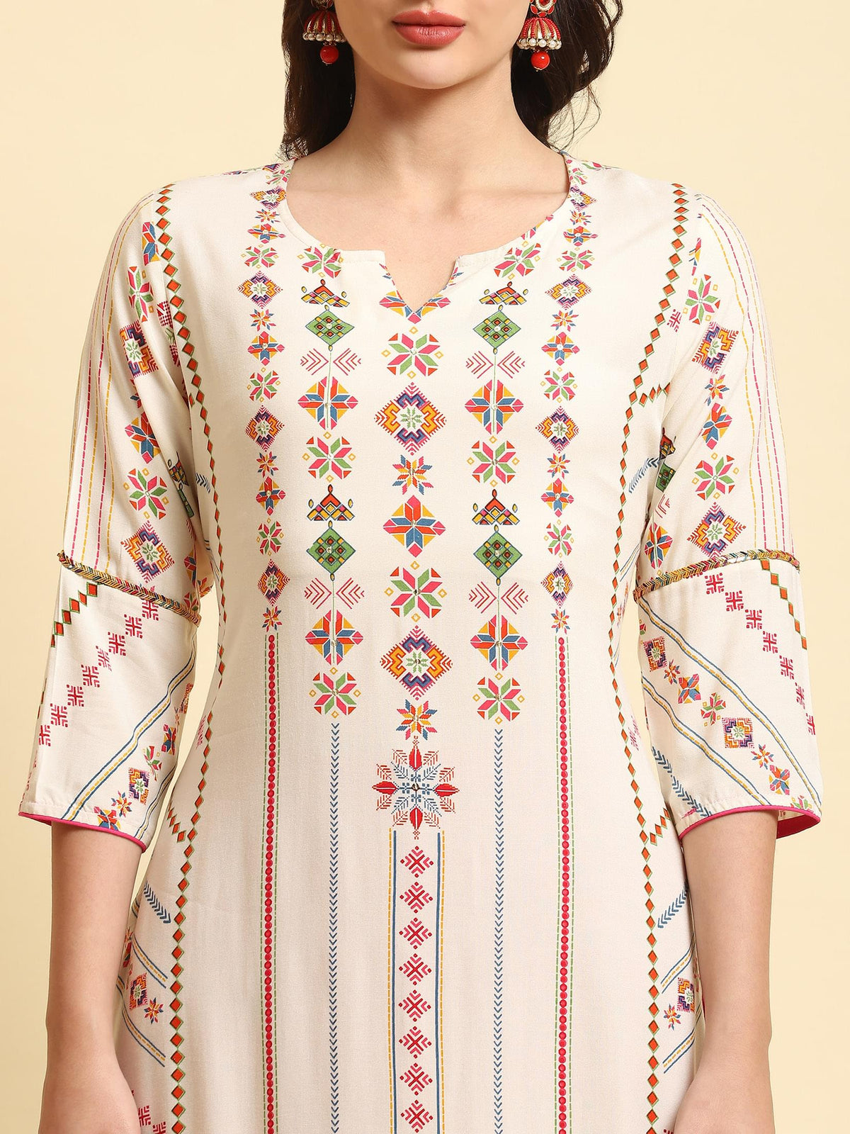 Women Off White Geometric Printed Kurta With Comfort Pant.