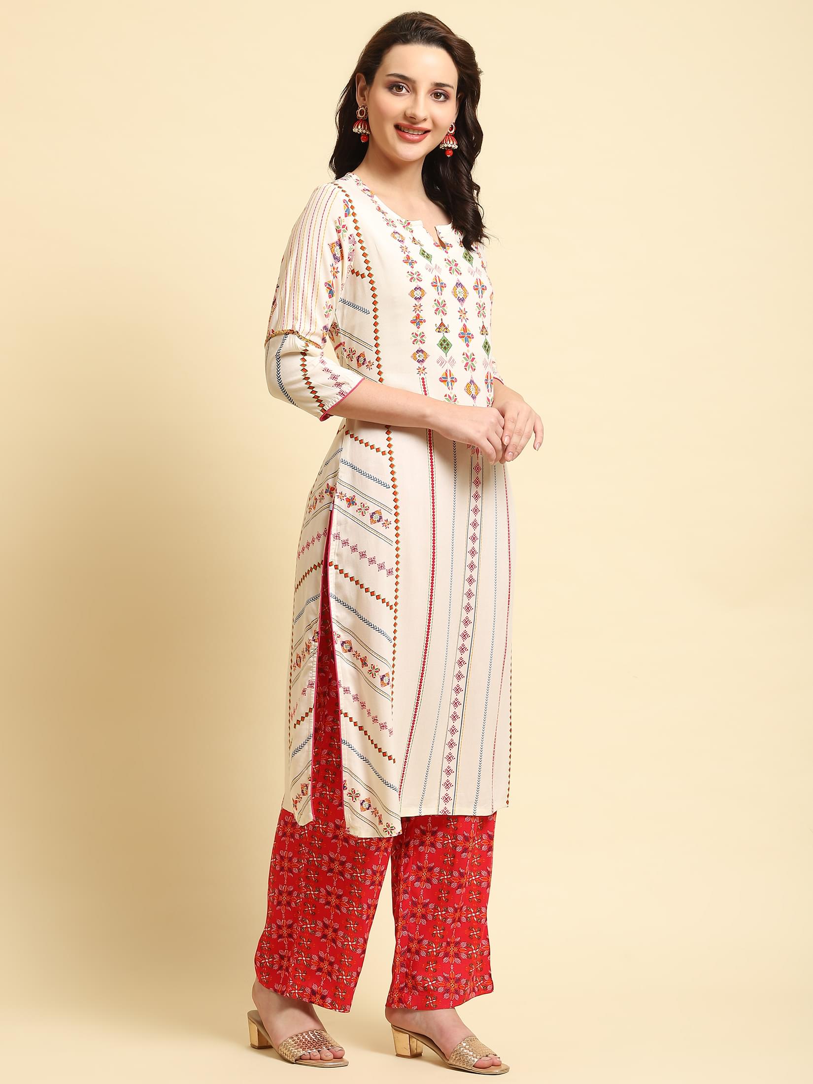 Women Off White Geometric Printed Kurta With Comfort Pant.