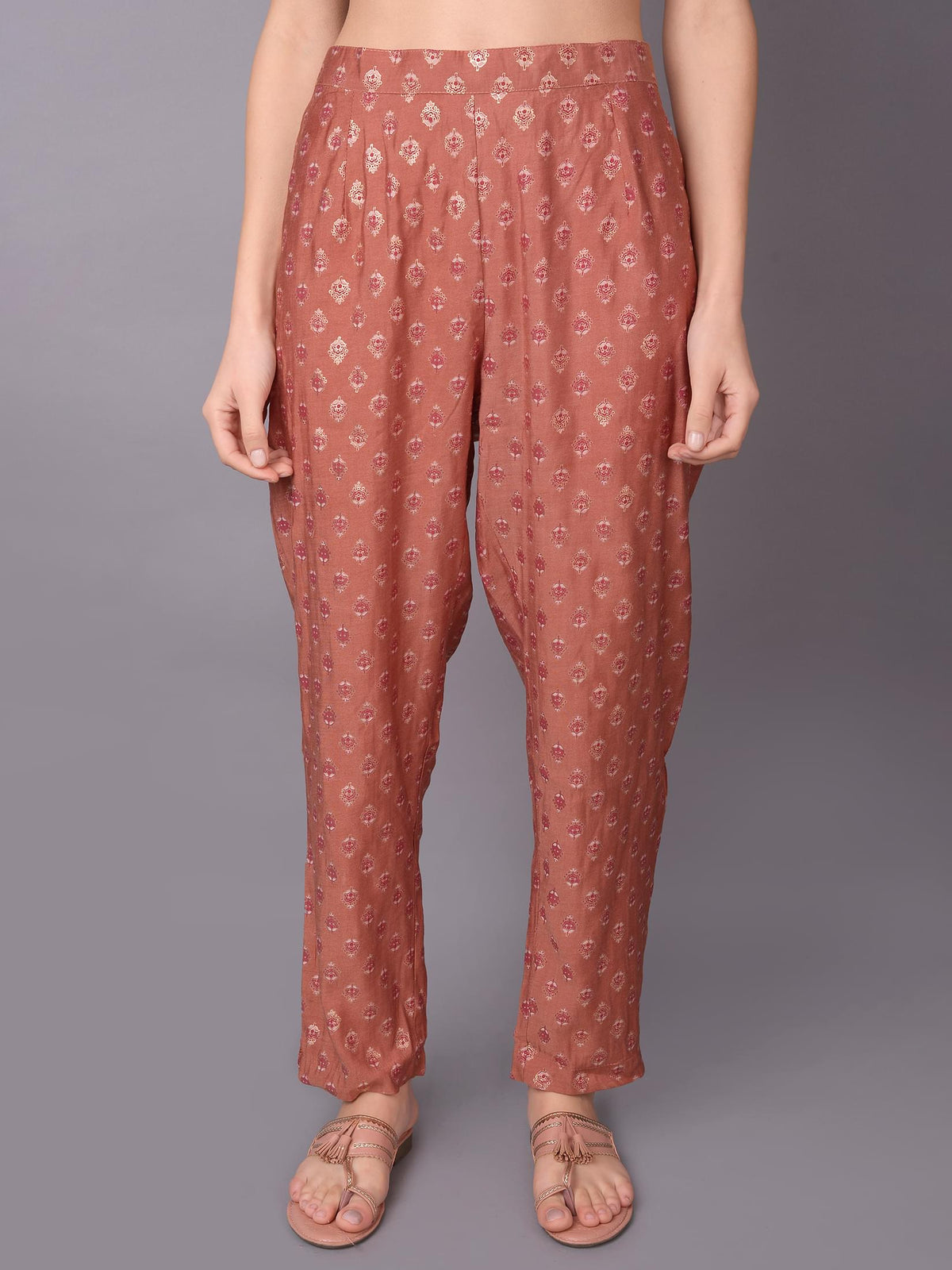 Women Maroon Floral Printed Kurta With Trouser.
