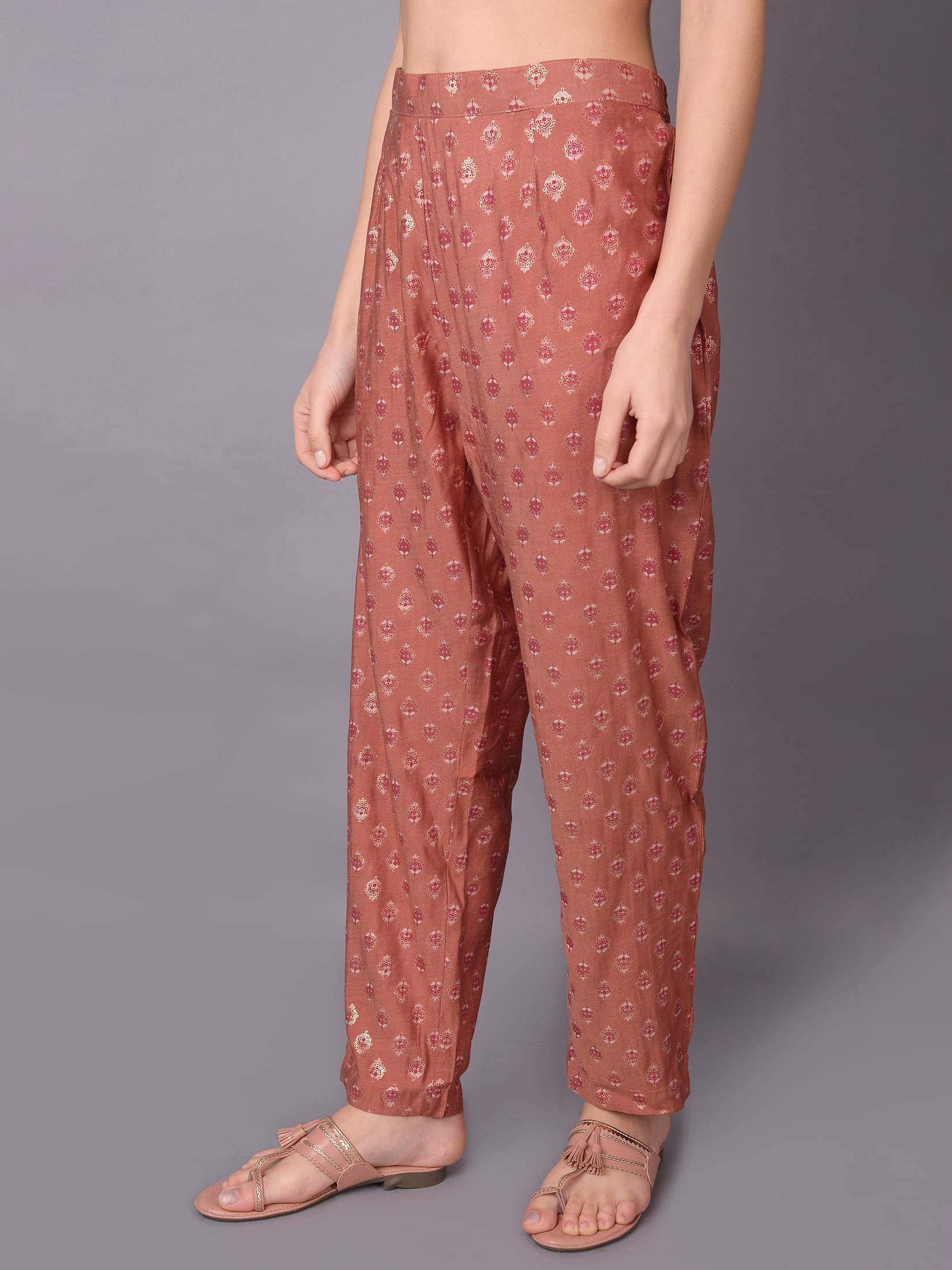 Women Maroon Floral Printed Kurta With Trouser.