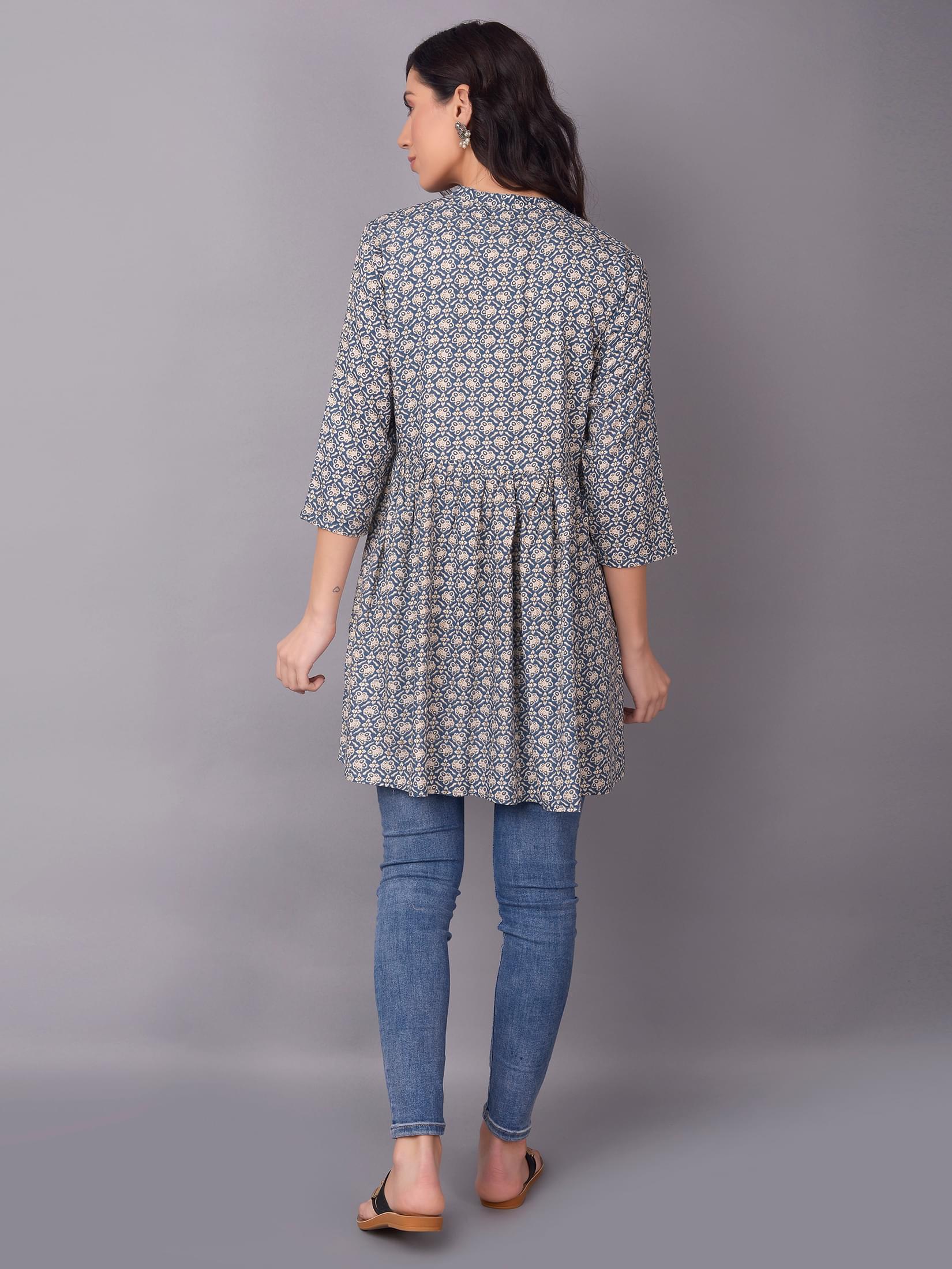 Women Grey Floral Printed Tunic.