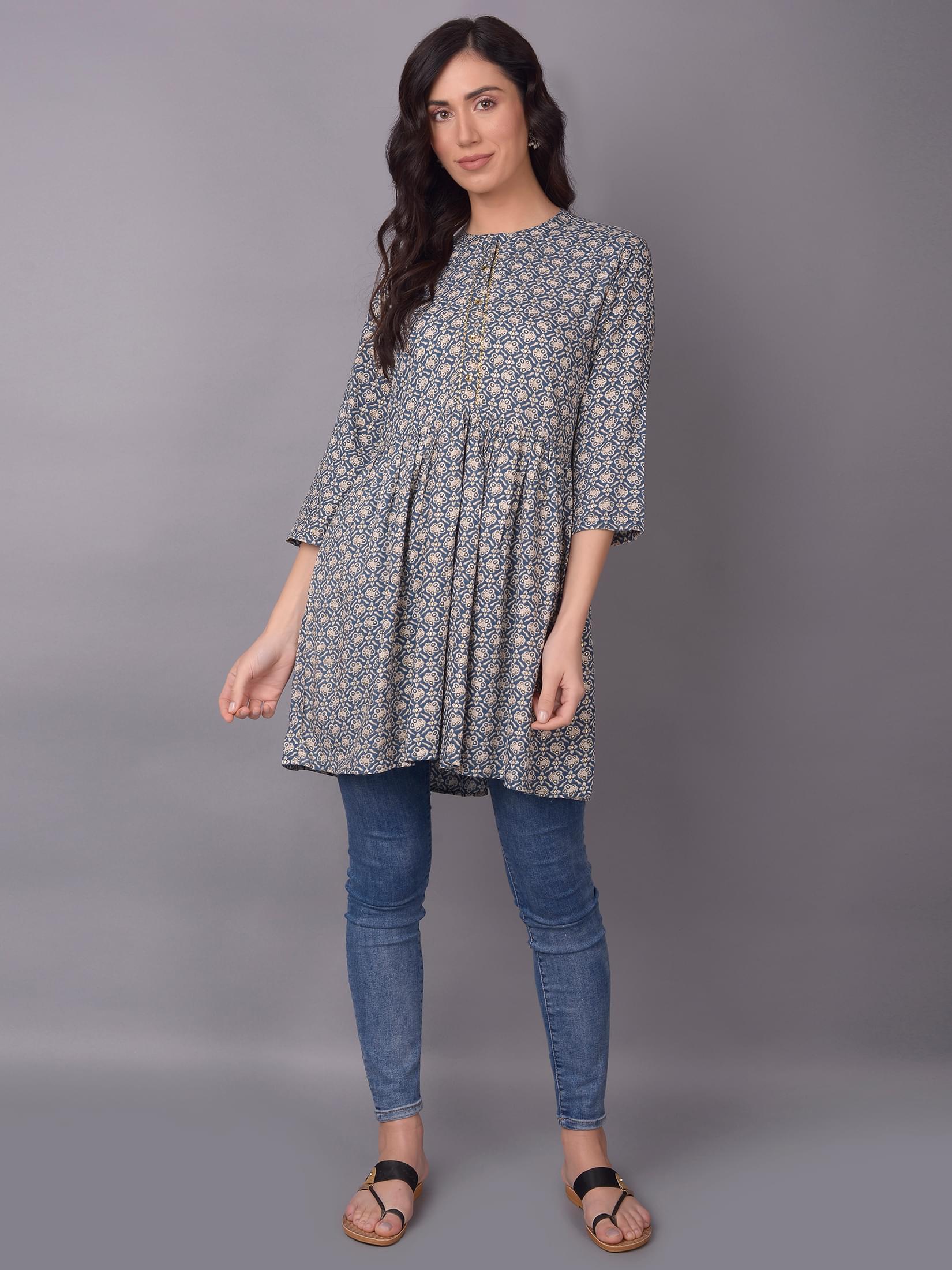 Women Grey Floral Printed Tunic.