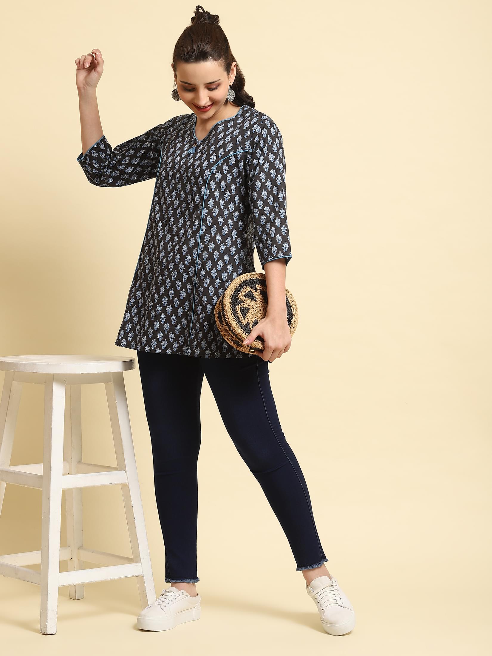 Women Black Floral Printed Tunic.
