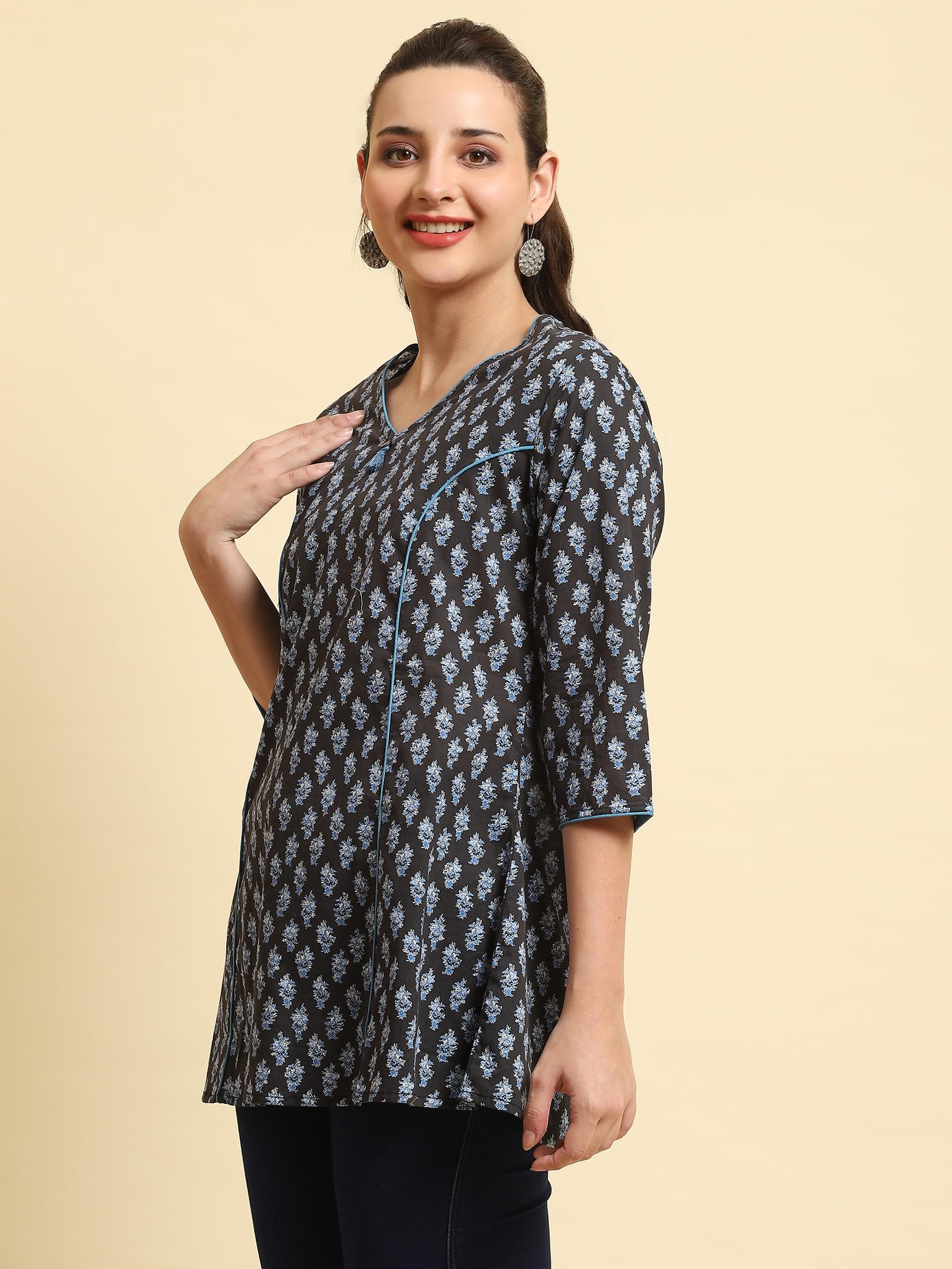 Women Black Floral Printed Tunic.