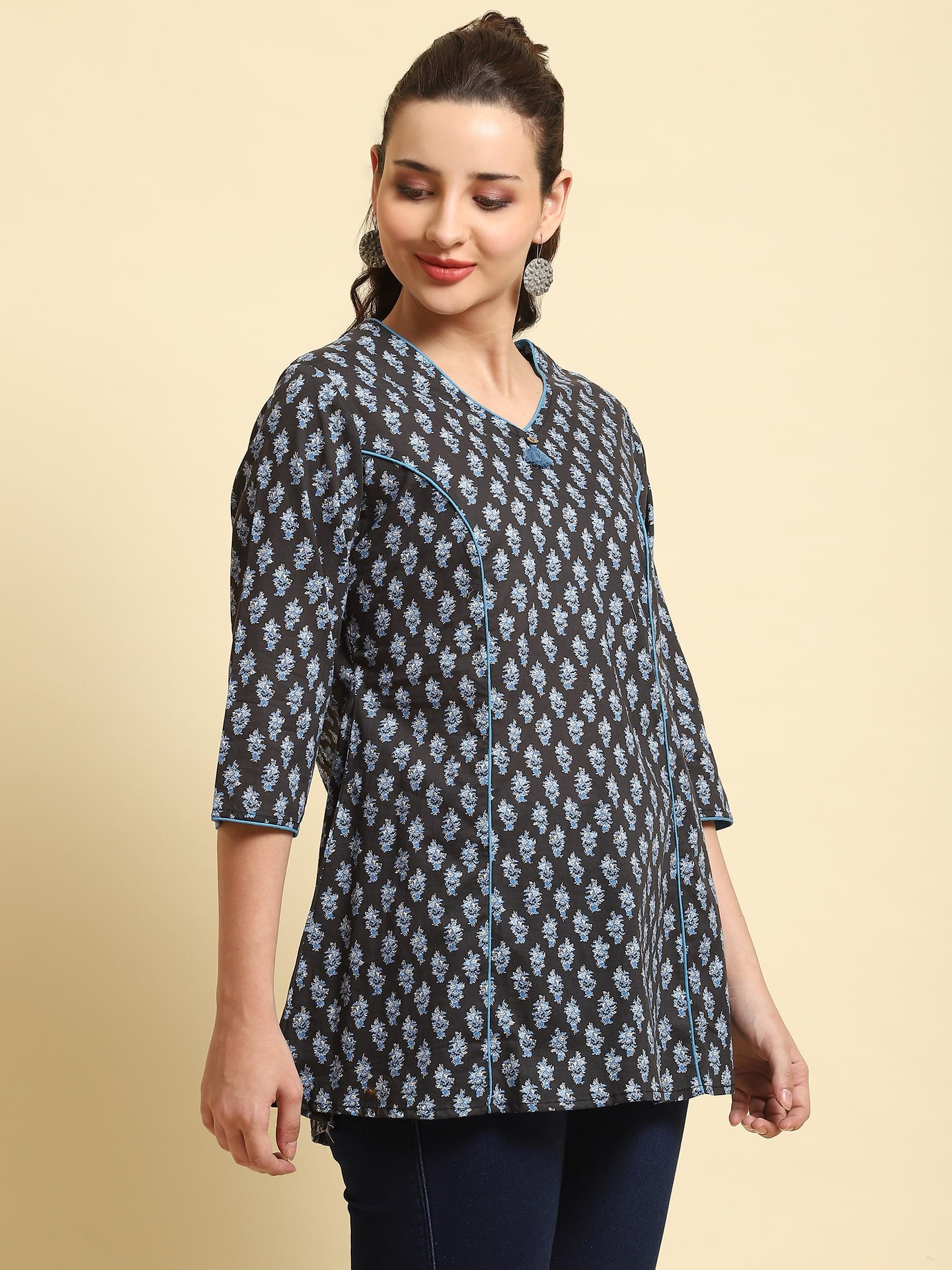 Women Black Floral Printed Tunic.