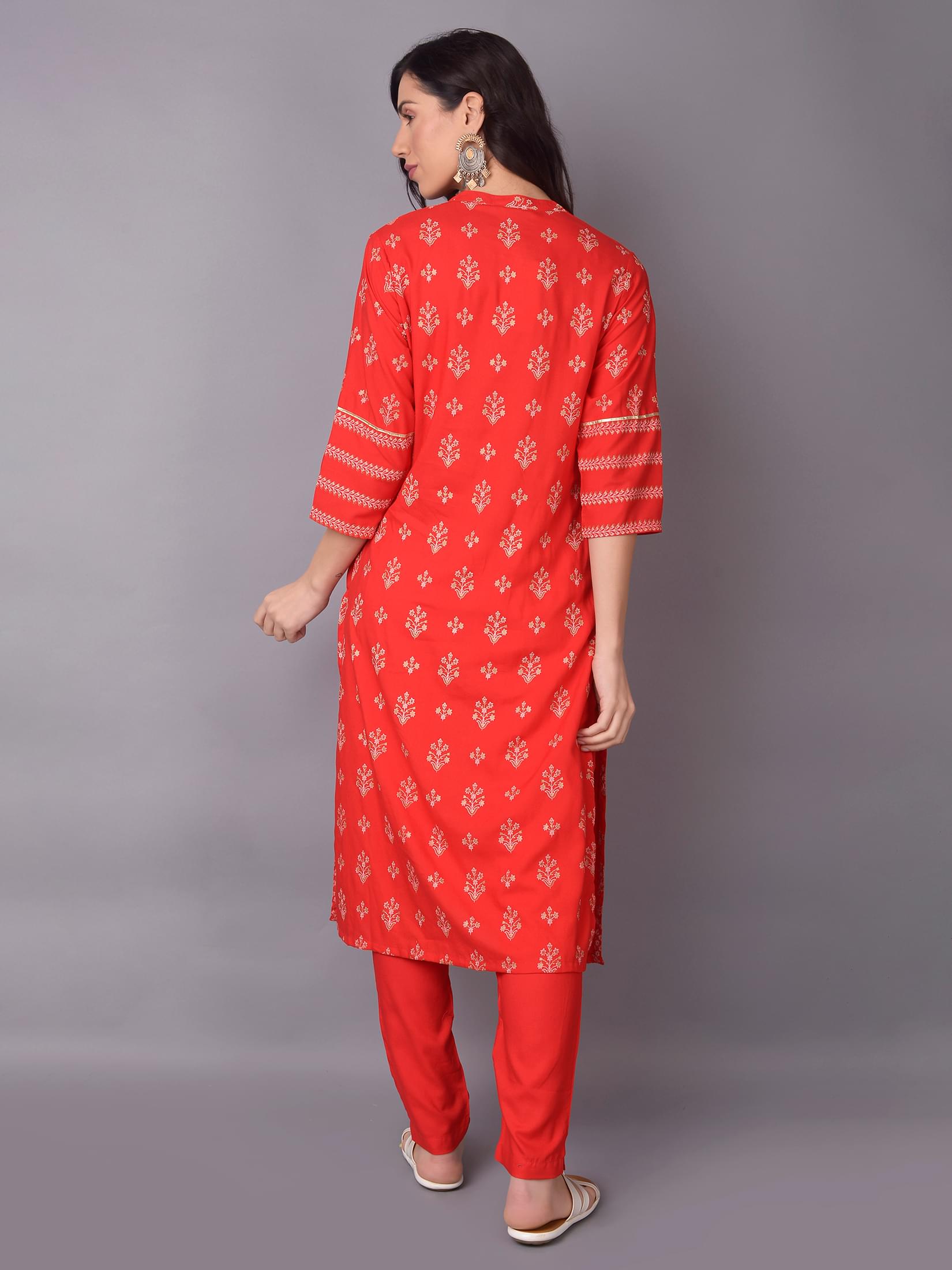 Women Red Floral Printed Kurta With Trouser.