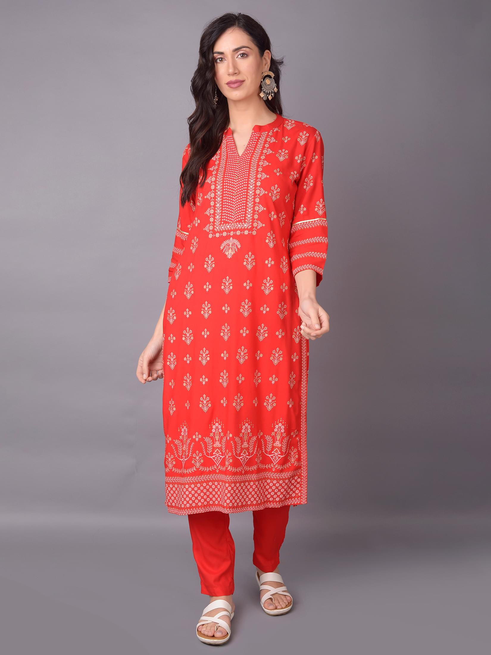 Women Red Floral Printed Kurta With Trouser.