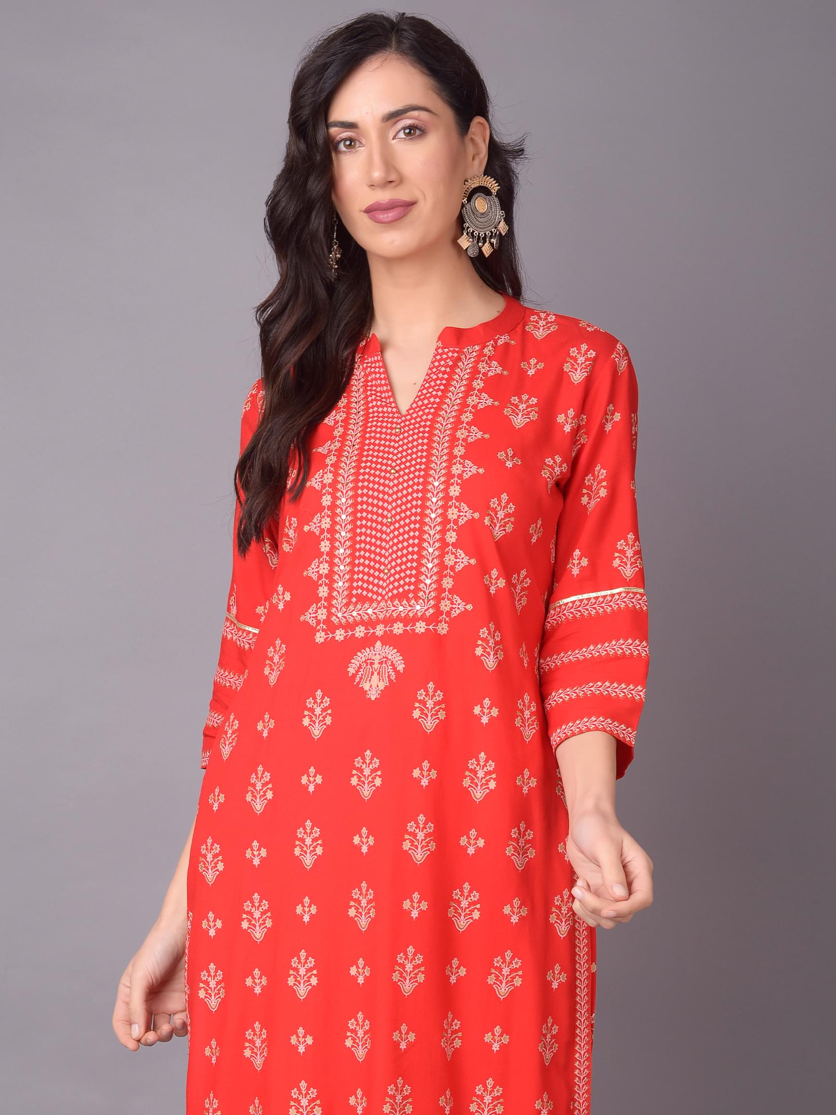 Women Red Floral Printed Kurta With Trouser.