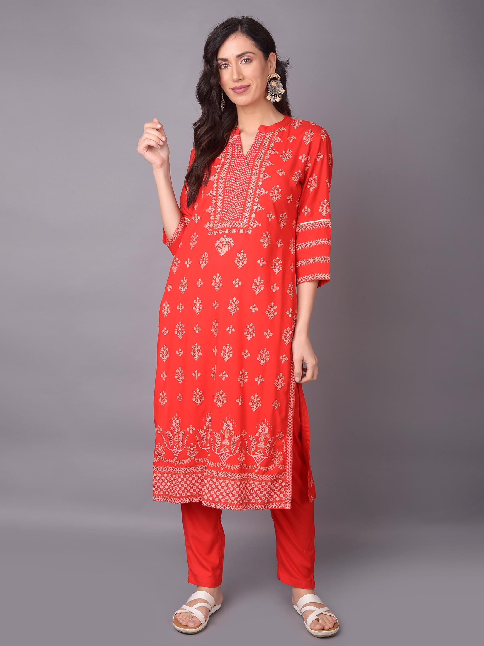 Women Red Floral Printed Kurta With Trouser.