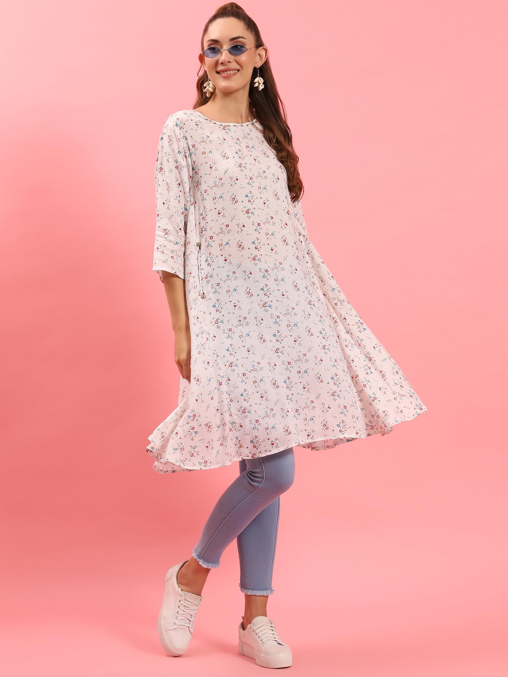 Women White Floral Printed Kurta.