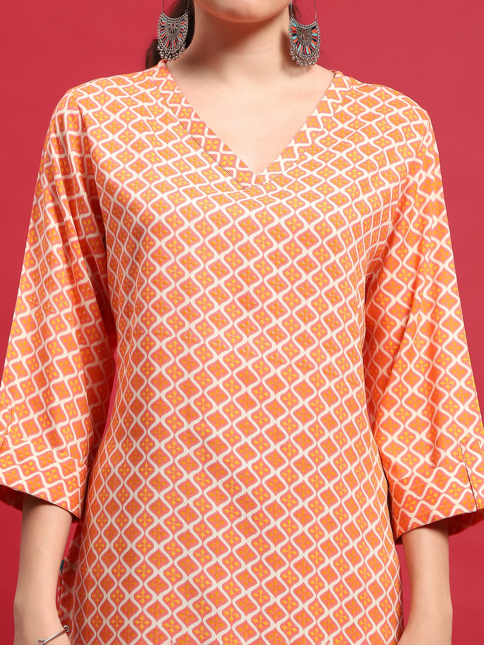 Indiessence Women Liva (Rayon) Peach Abstract Print Kurta