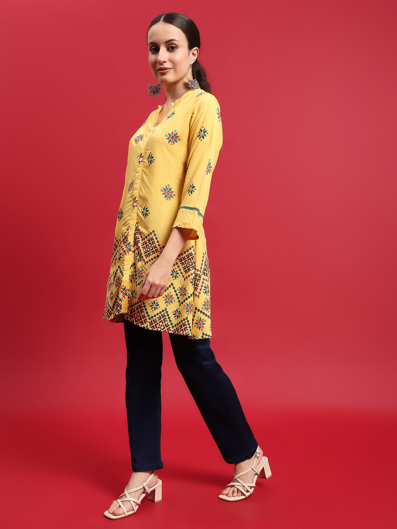 Indiessence Women Liva (Rayon) Yellow Geometric Print Tunic