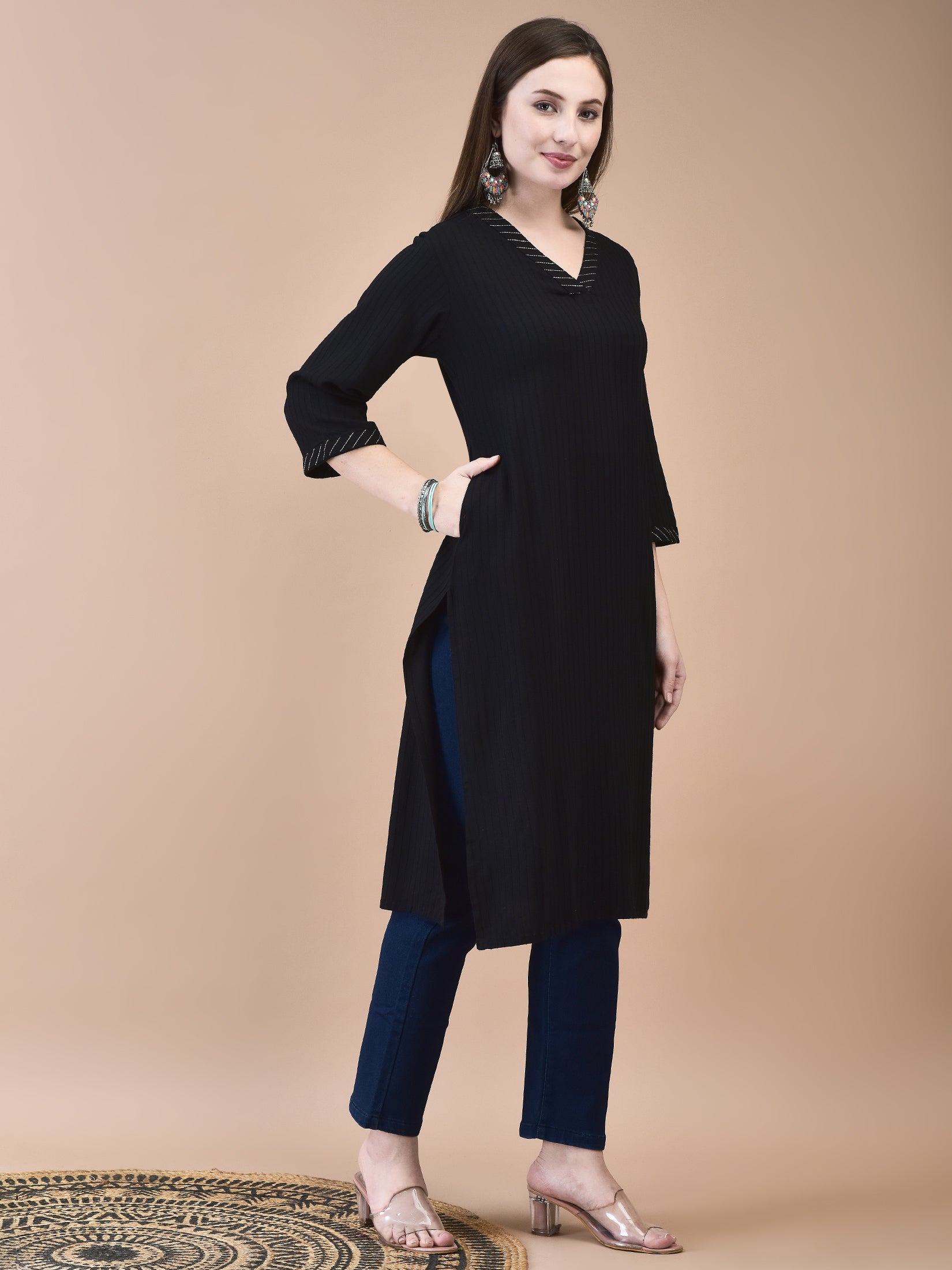 Women Lycra Viscose Black Solid Kurta