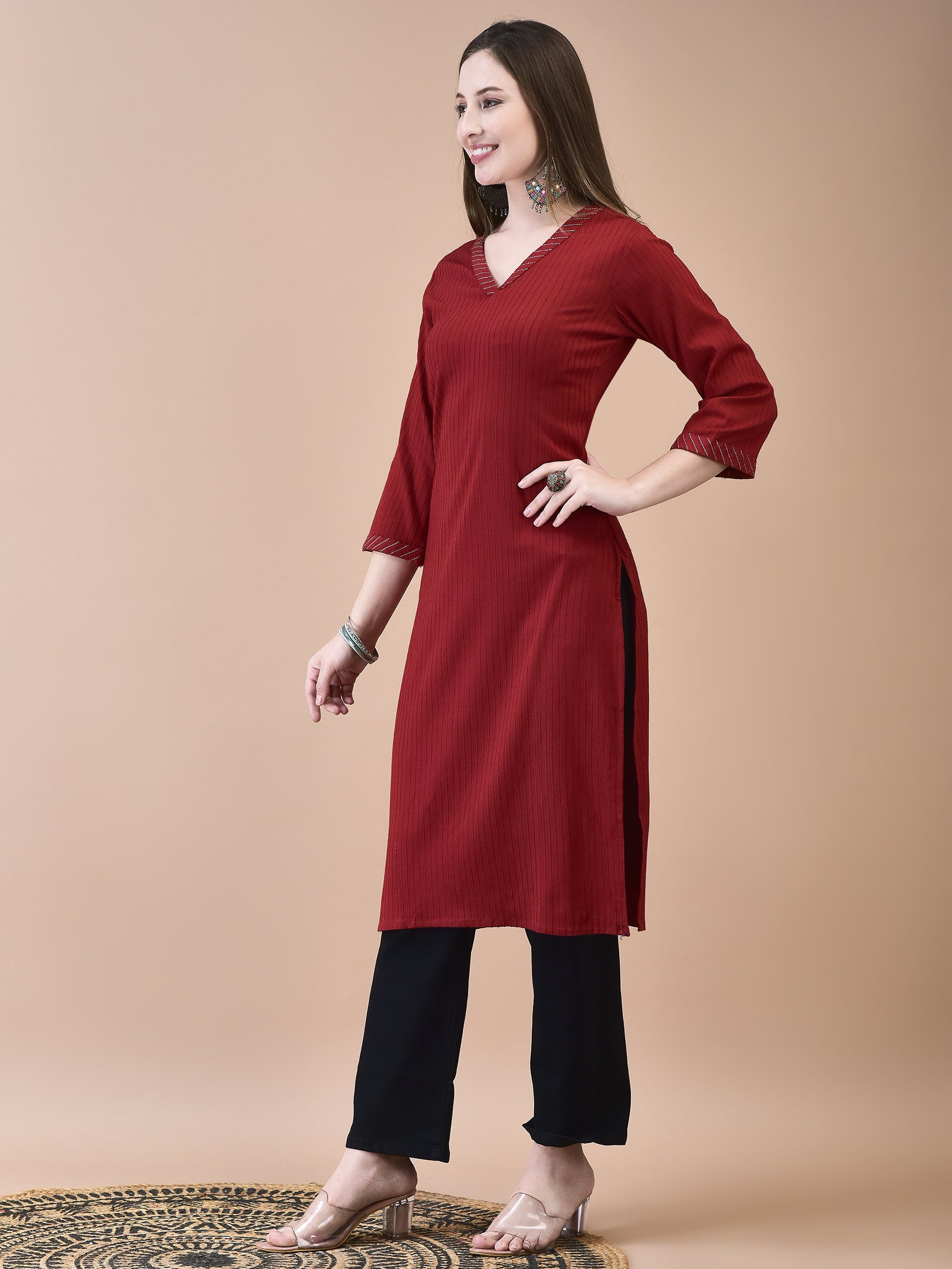 Women Lycra Viscose Maroon Solid Kurta