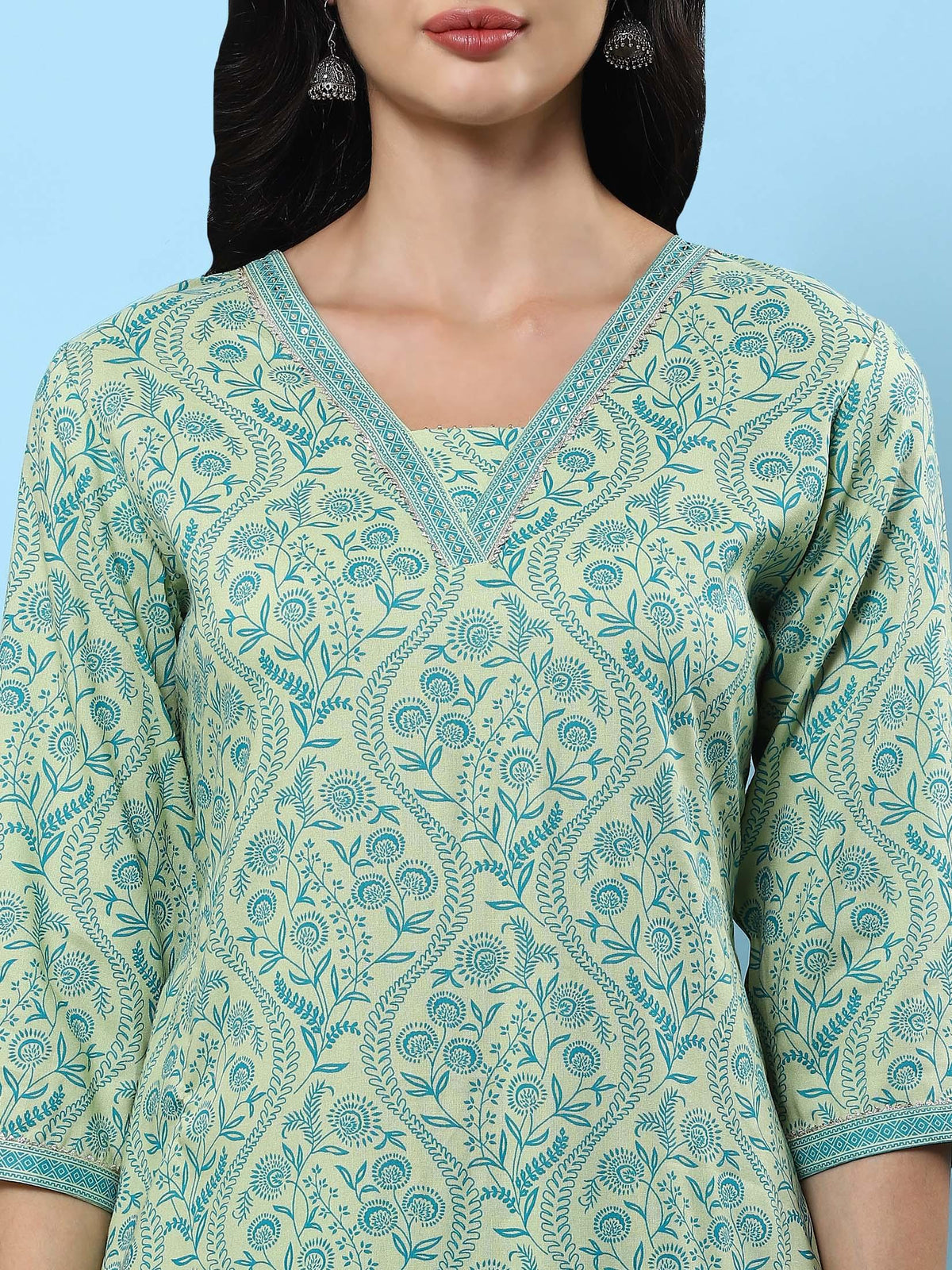 Women Green Floral Printed Kurta With Comfort Pant.