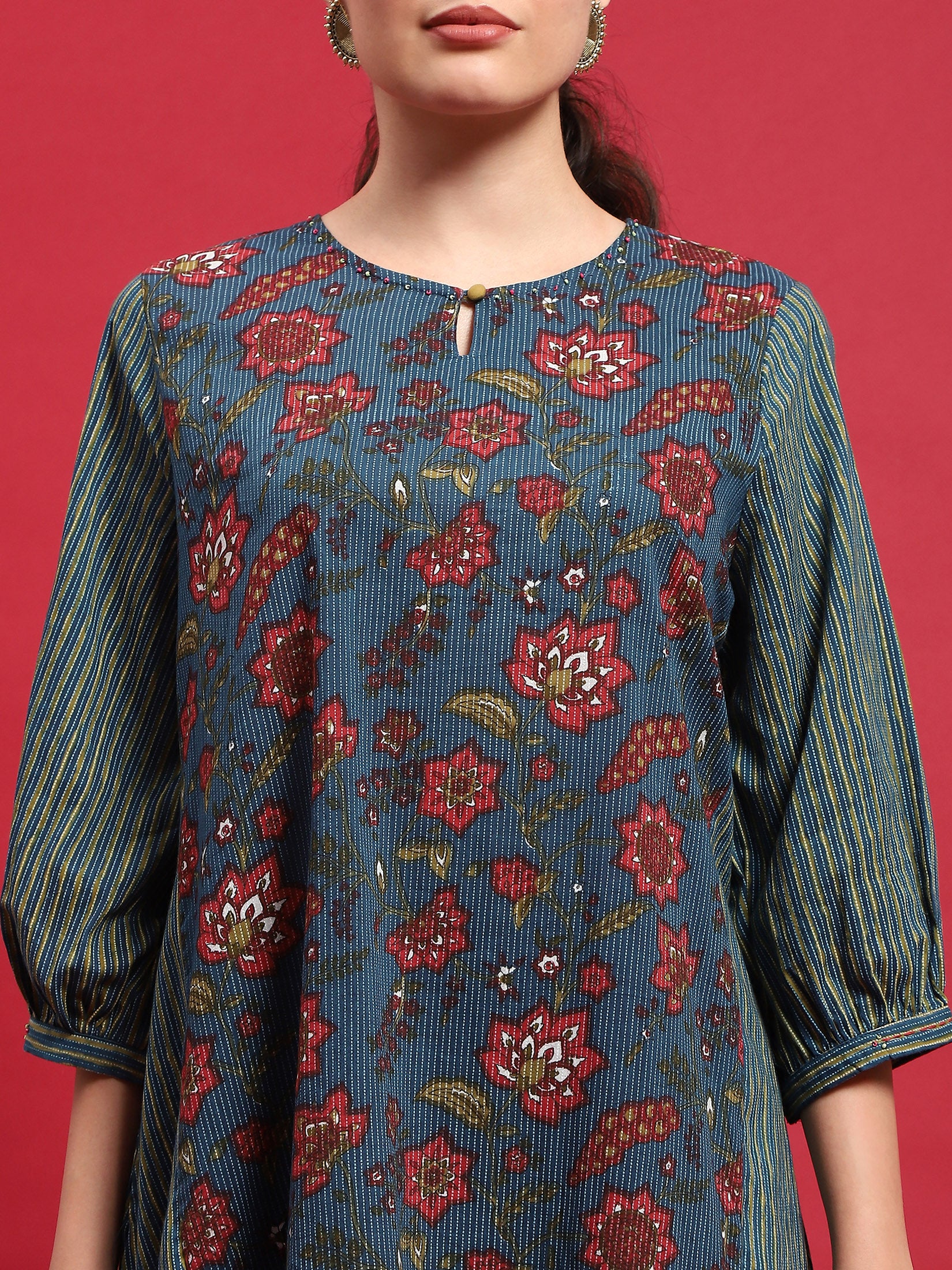 Women Cotton Blue Floral Print Kurta With Comfort Pant