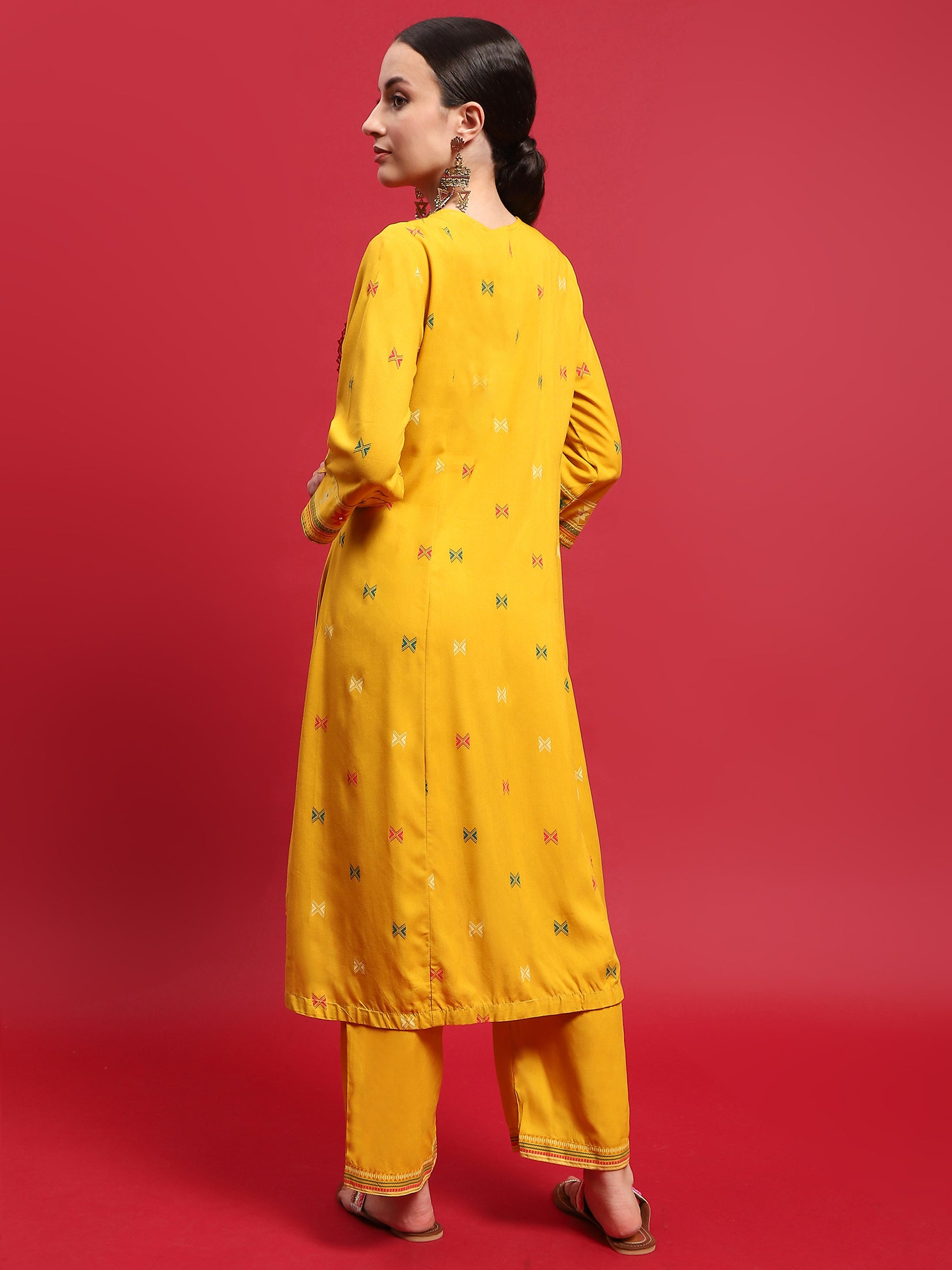 Women Liva Rayon Mustard Geometric Print Kurta With Comfort Pant