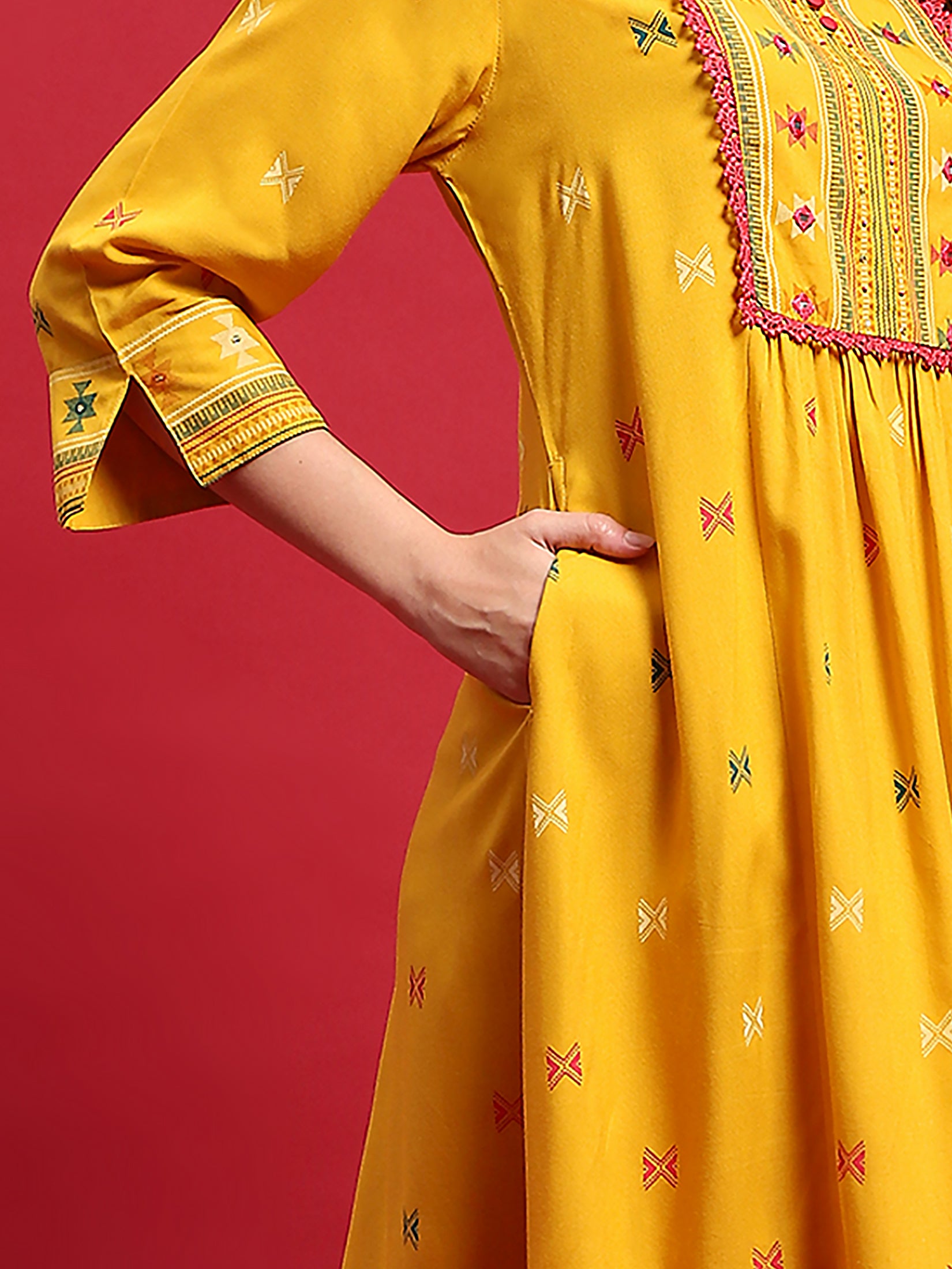 Women Liva Rayon Mustard Geometric Print Kurta With Comfort Pant