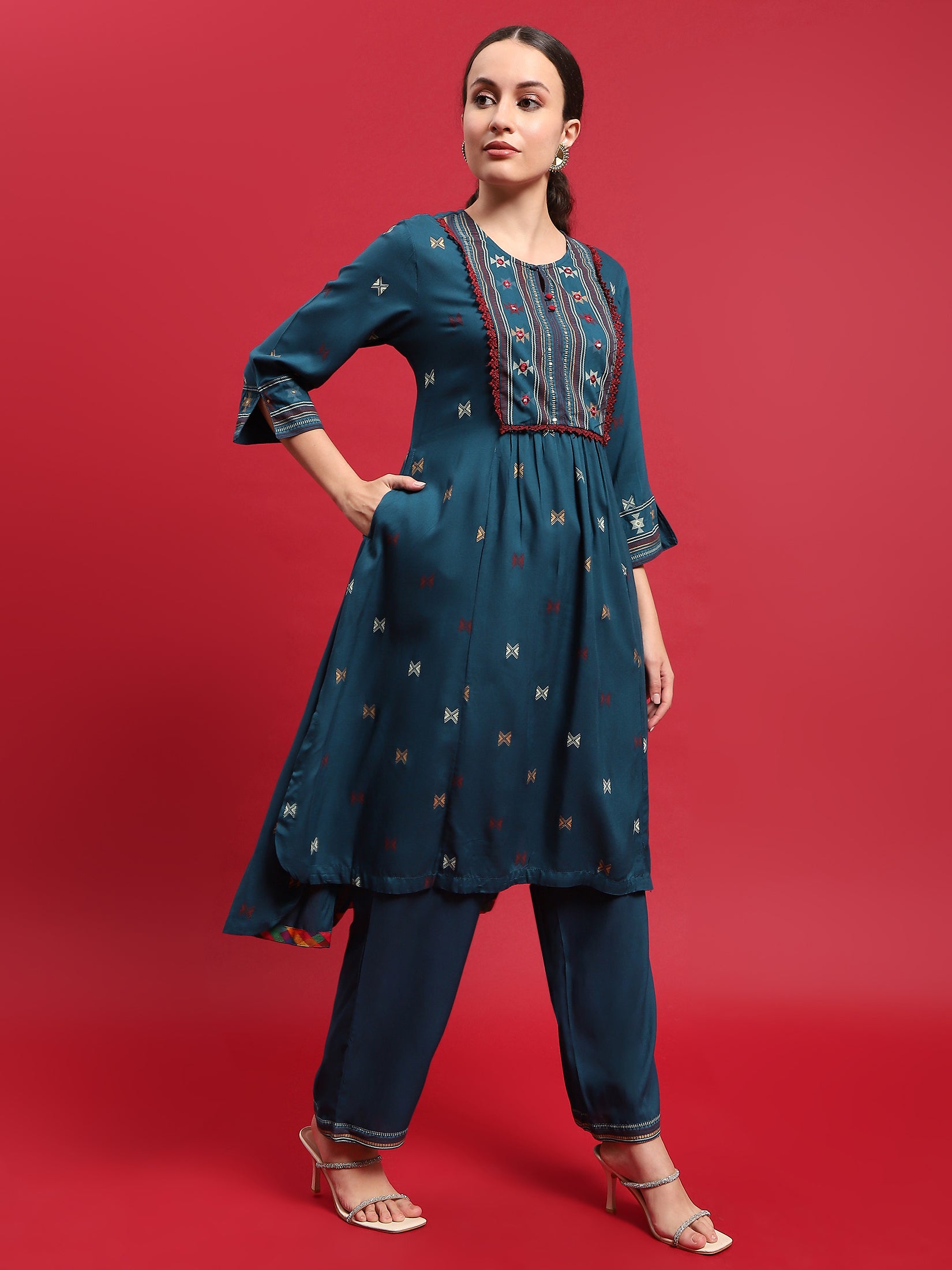 Women Rayon Peacock Blue Kurta With Comfort Pant