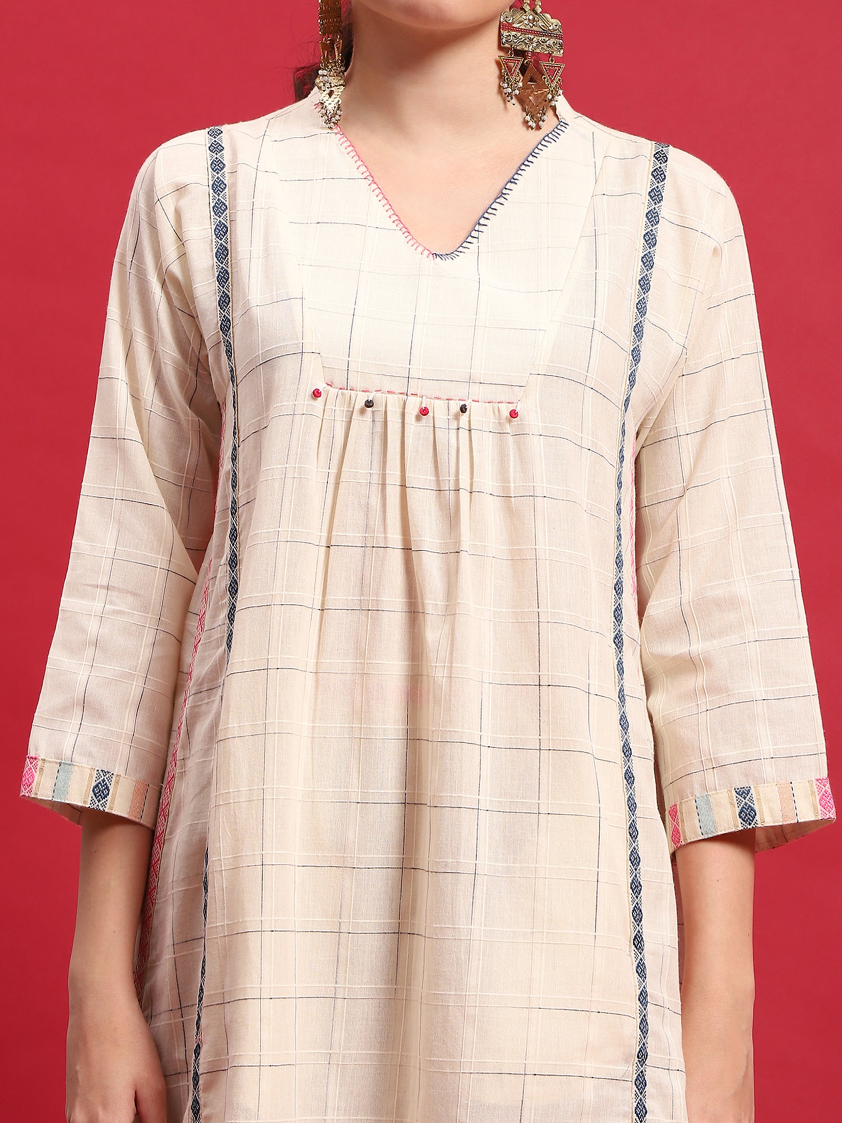 Women Cotton Off White Yarn Dyed Kurta With Comfort Pant