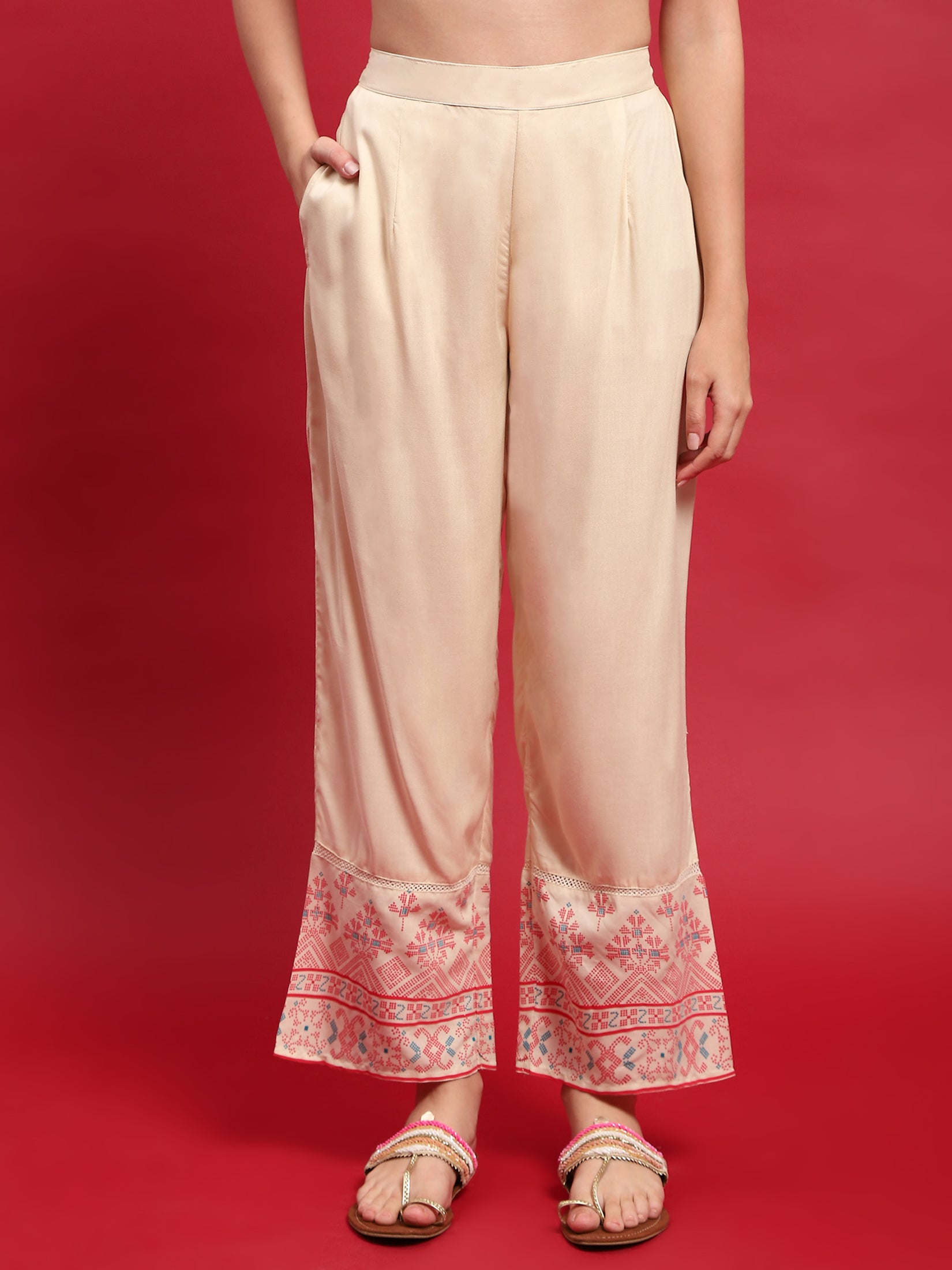 Women Liva Rayon Beige Solid Kurta With Comfort Pant