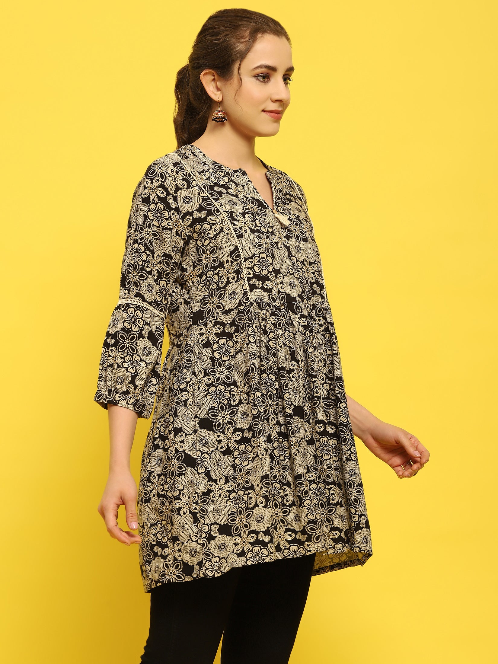 Women Liva Rayon Black Floral Print Tunic