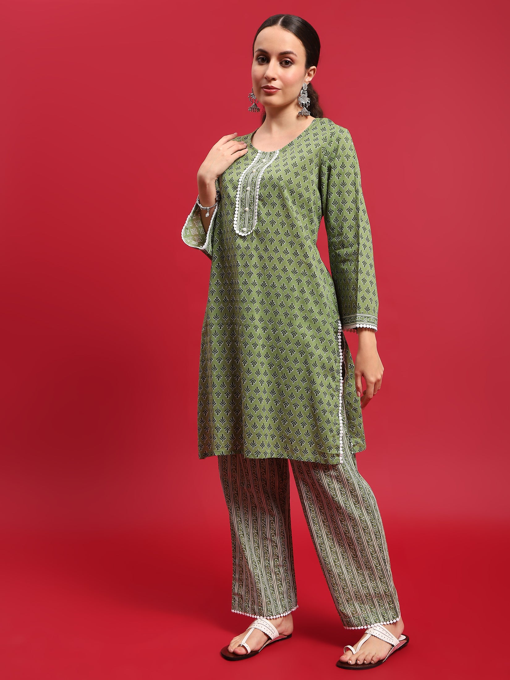 Women Cotton Green Floral Print Kurta With Comfort Pant