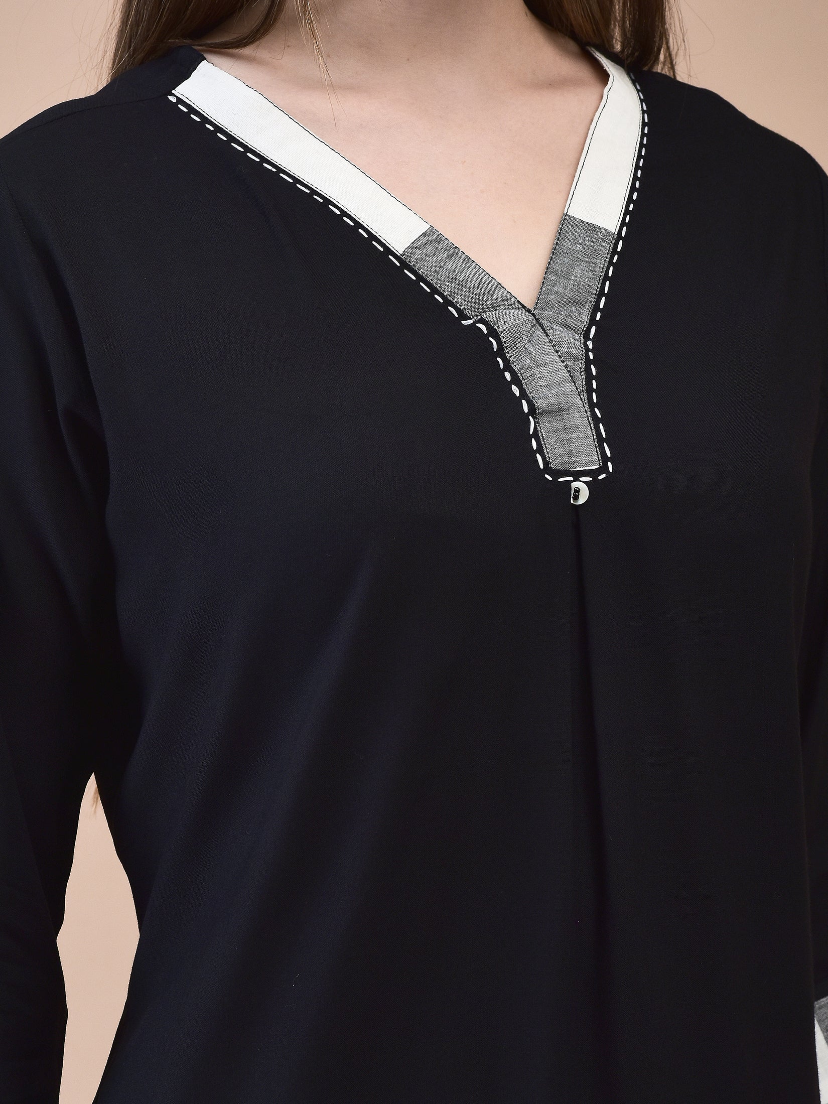 Women Liva (Rayon) Black Solid Kurta With Cotton Comfort Pant